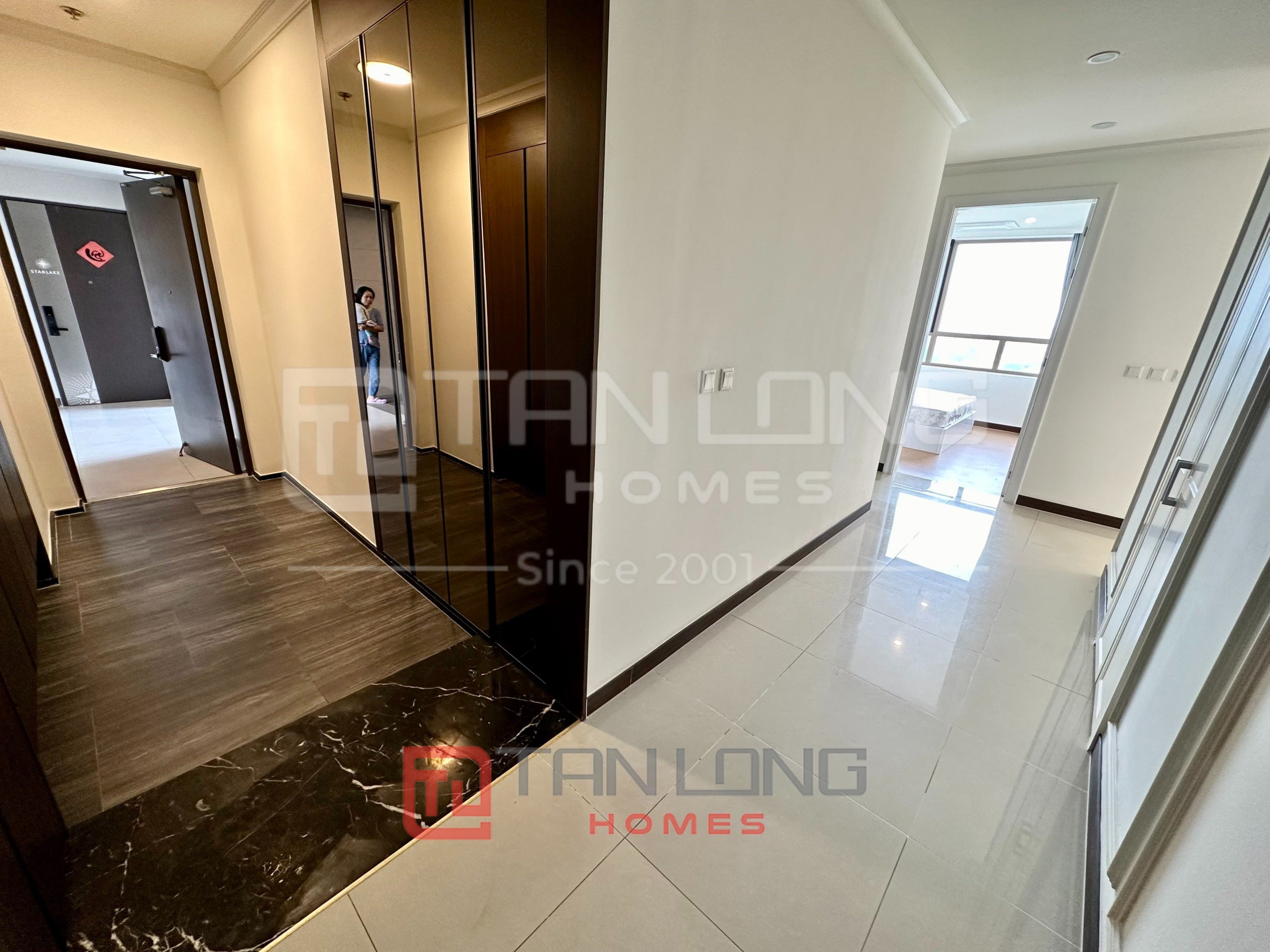 Cho thuê căn H-125,5m2 | 3PN full đồ mới đẹp hướng Đông Nam tòa 903 Starlake 11