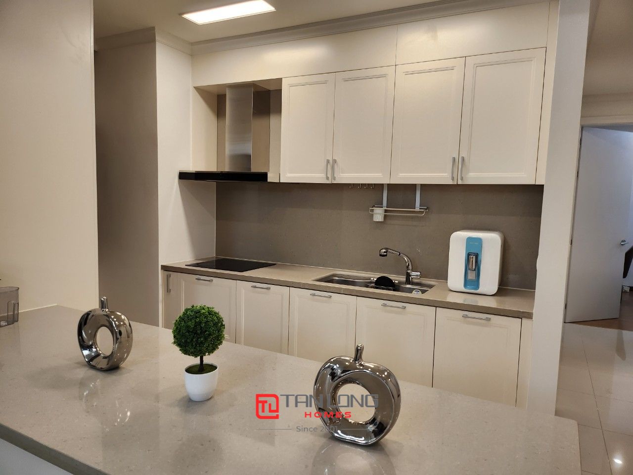 Cho thuê căn H-125m2 full đồ mới, tầng cao view Hồ siêu đẹp tòa 903 8