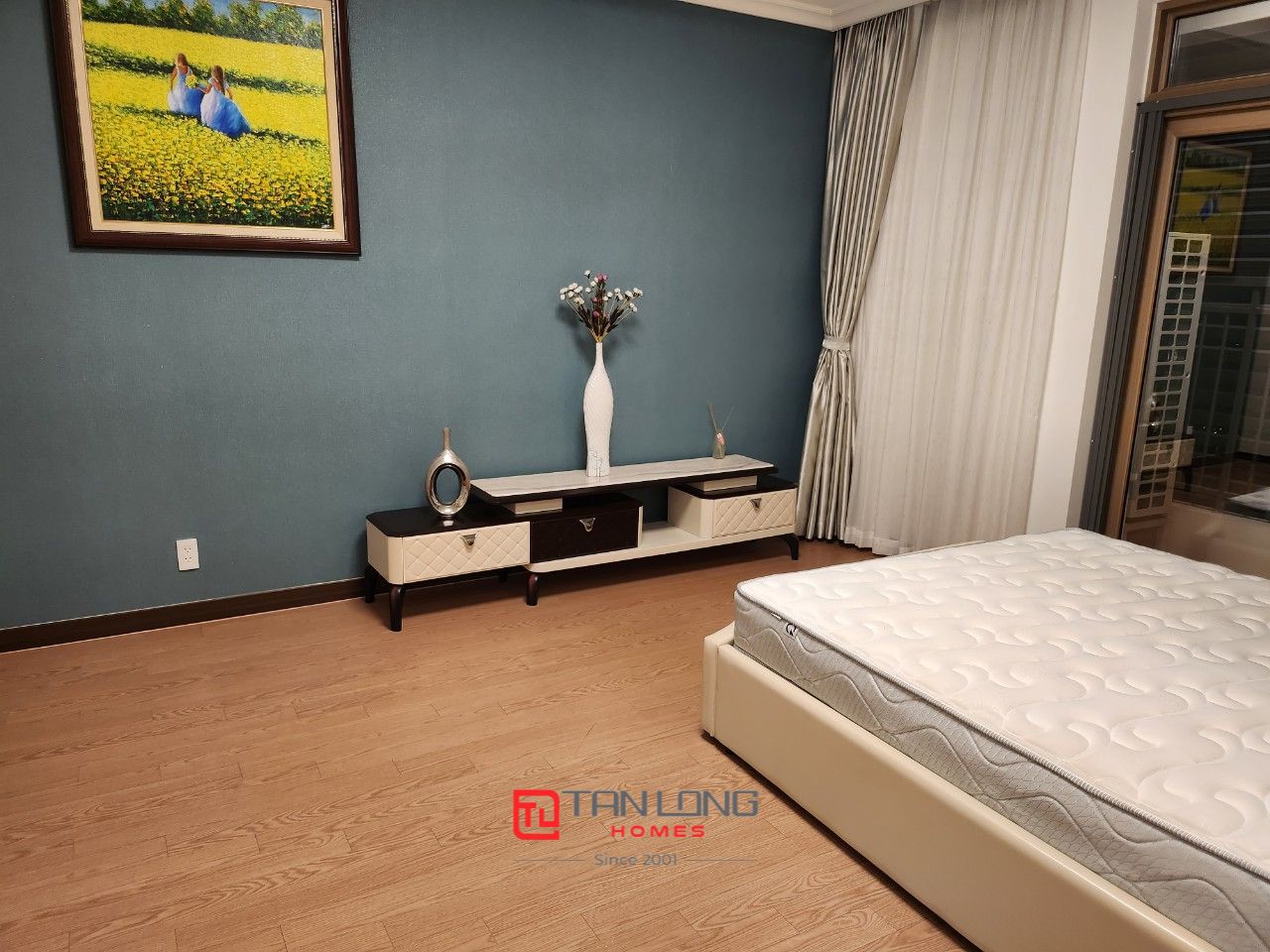 Cho thuê căn H-125m2 full đồ mới, tầng cao view Hồ siêu đẹp tòa 903 9