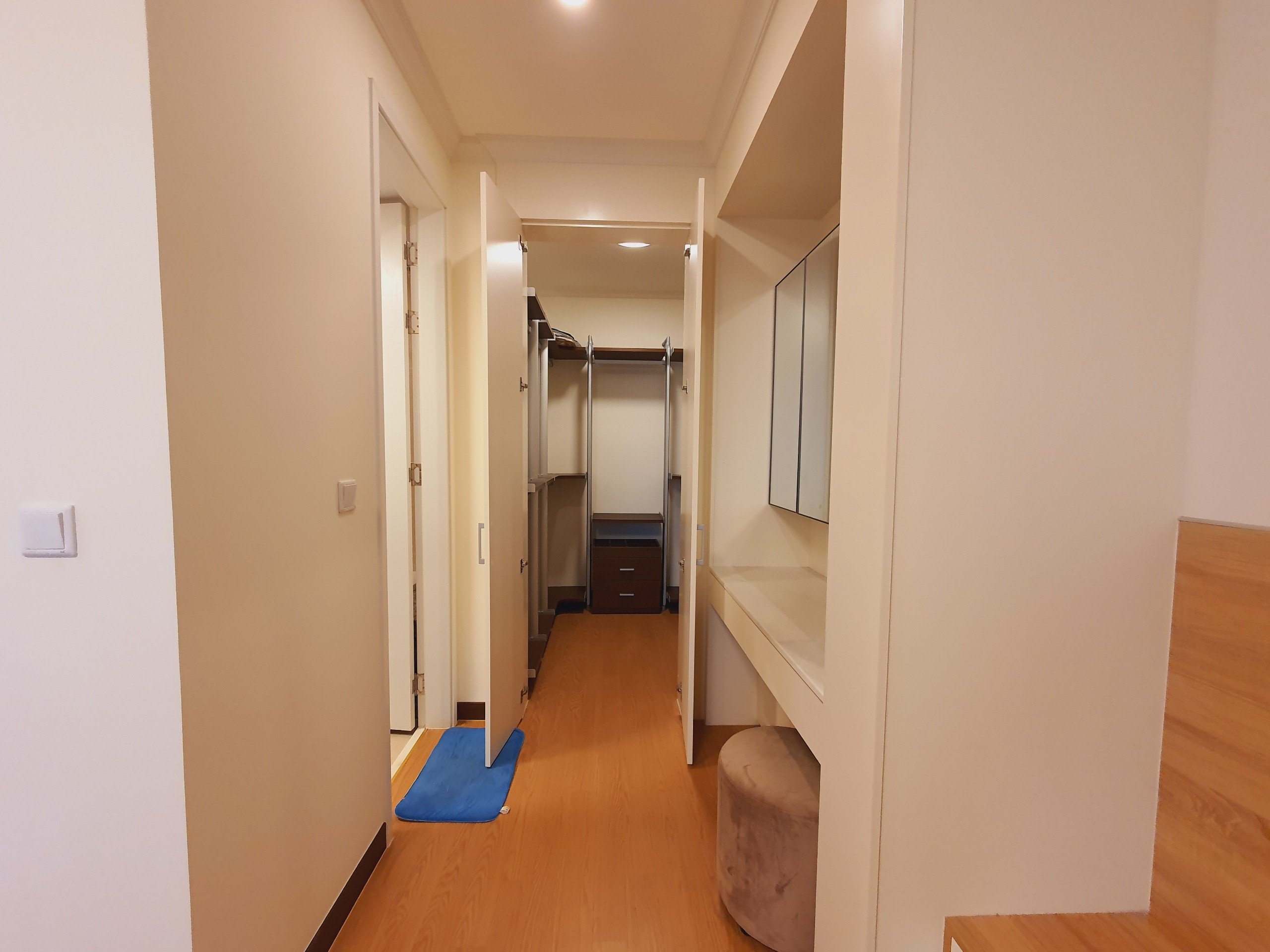 Cho thuê căn H-125m2 tầng cao, full đồ, view Hồ đẳng cấp tòa 903 Starlake 10