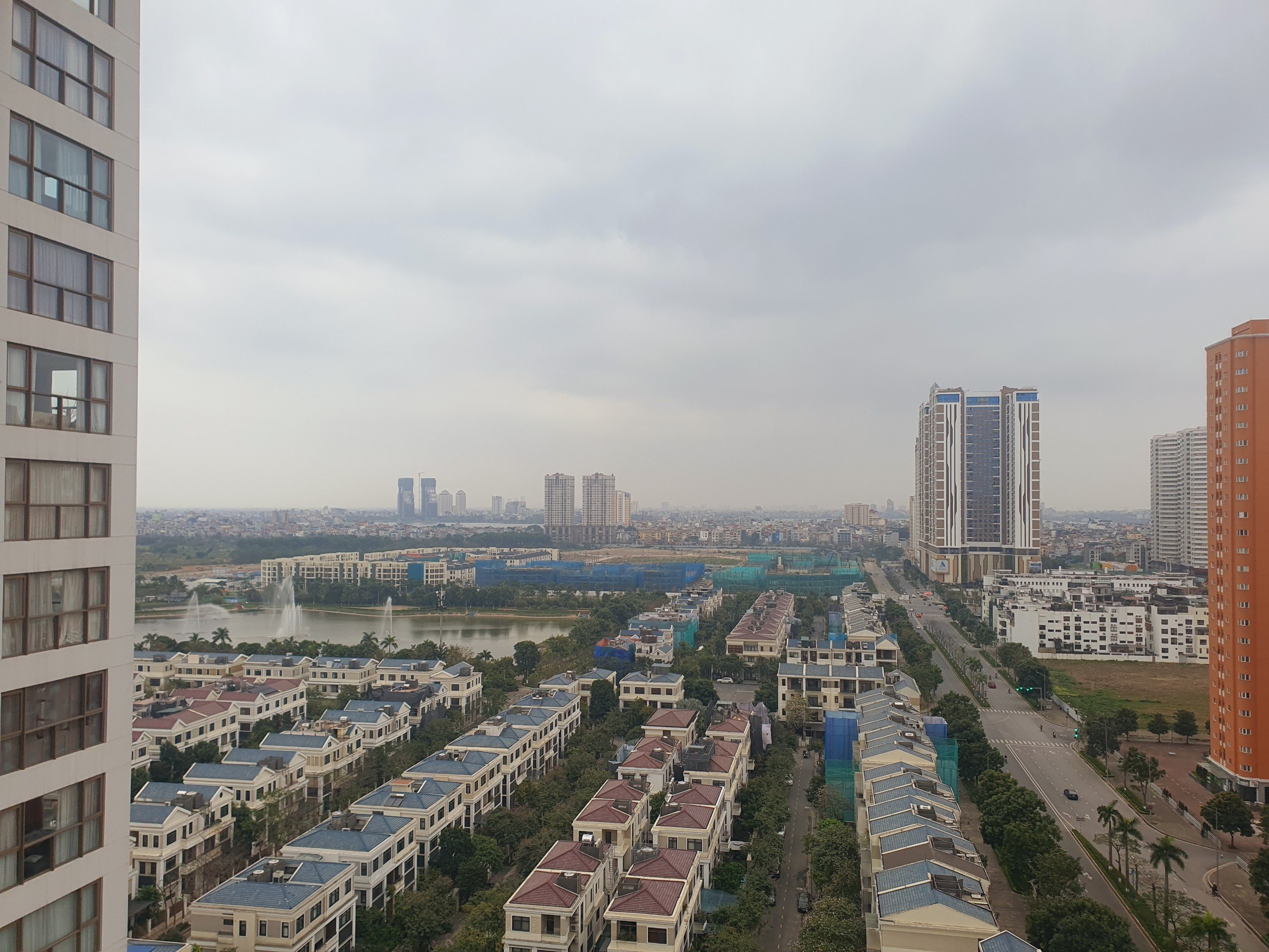 Cho thuê căn H-125m2 tầng cao, full đồ, view Hồ đẳng cấp tòa 903 Starlake 14