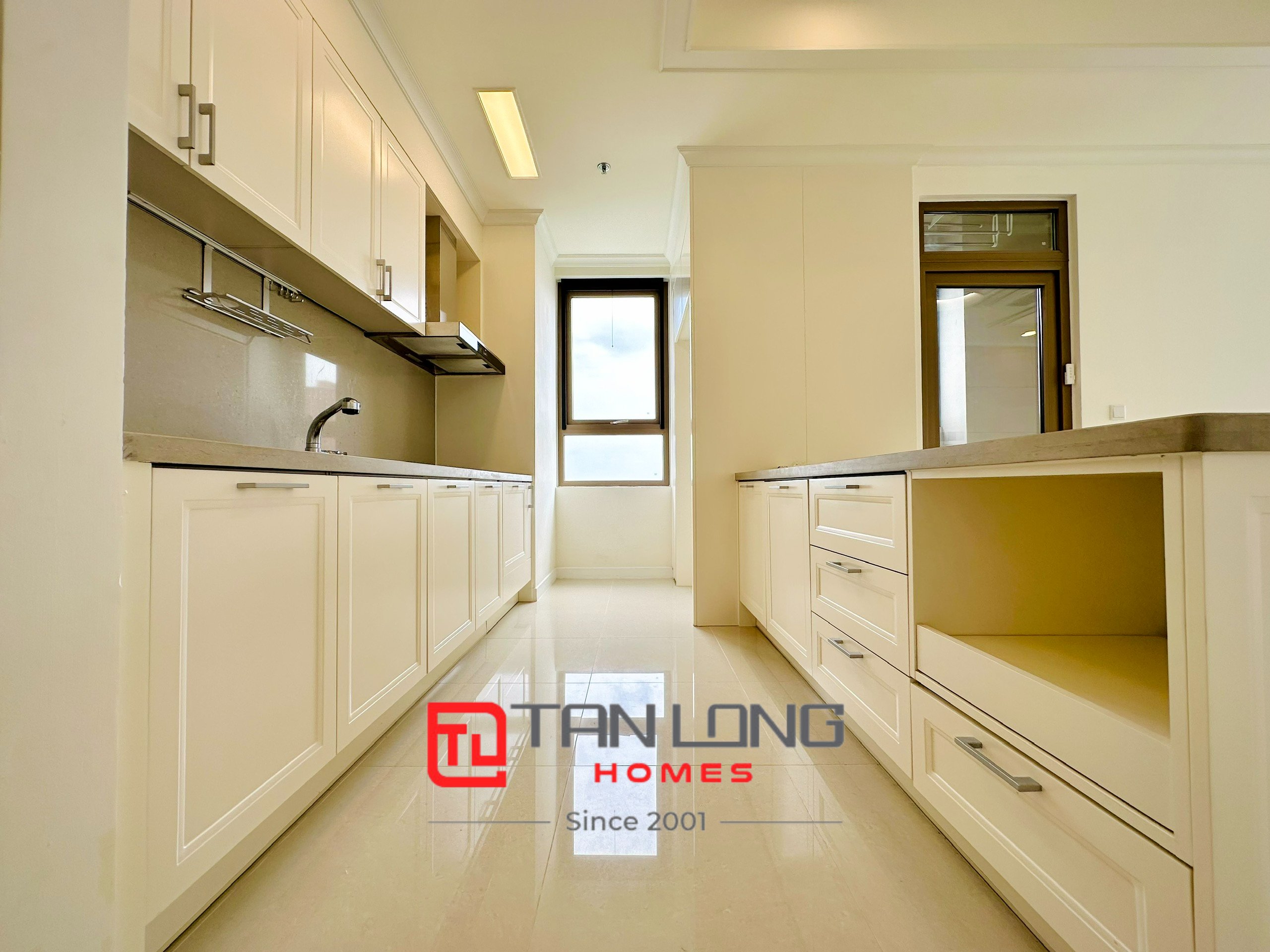 Cho thuê căn H-125m2 view hồ, nội thất nguyên bản tại 903 Starlake 3