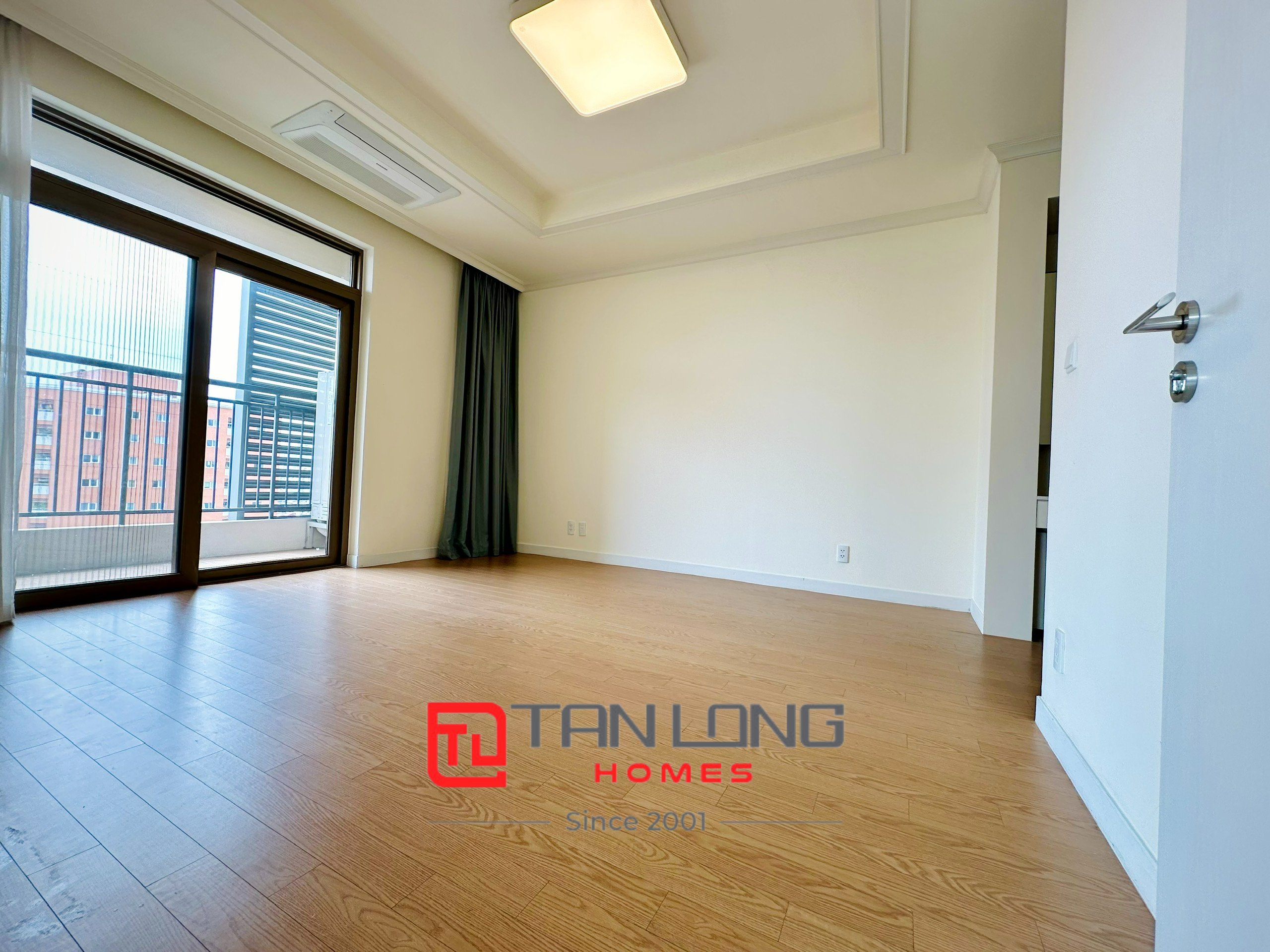 Cho thuê căn H-125m2 view hồ, nội thất nguyên bản tại 903 Starlake 4