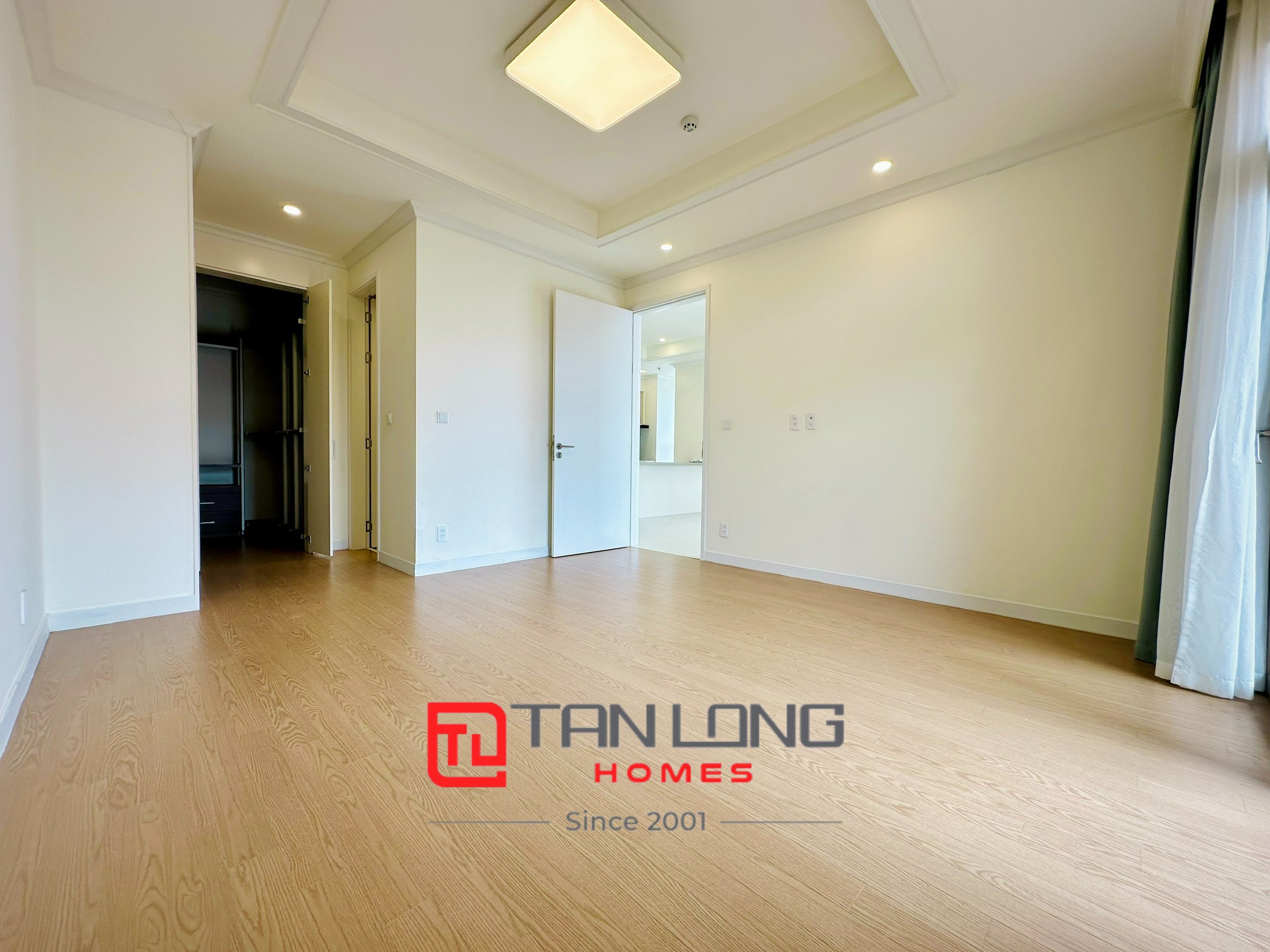 Cho thuê căn H-125m2 view hồ, nội thất nguyên bản tại 903 Starlake 5