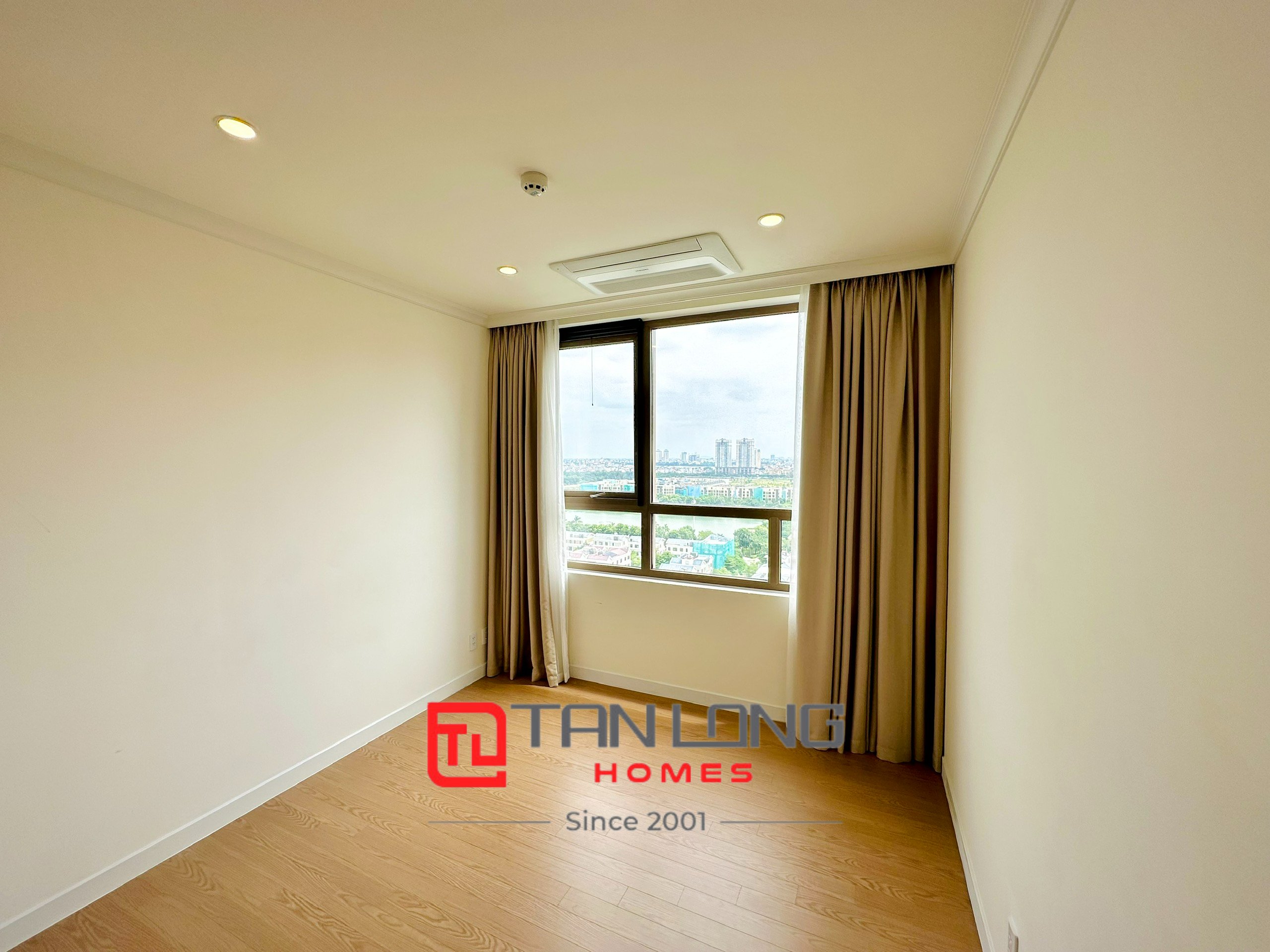 Cho thuê căn H-125m2 view hồ, nội thất nguyên bản tại 903 Starlake 6