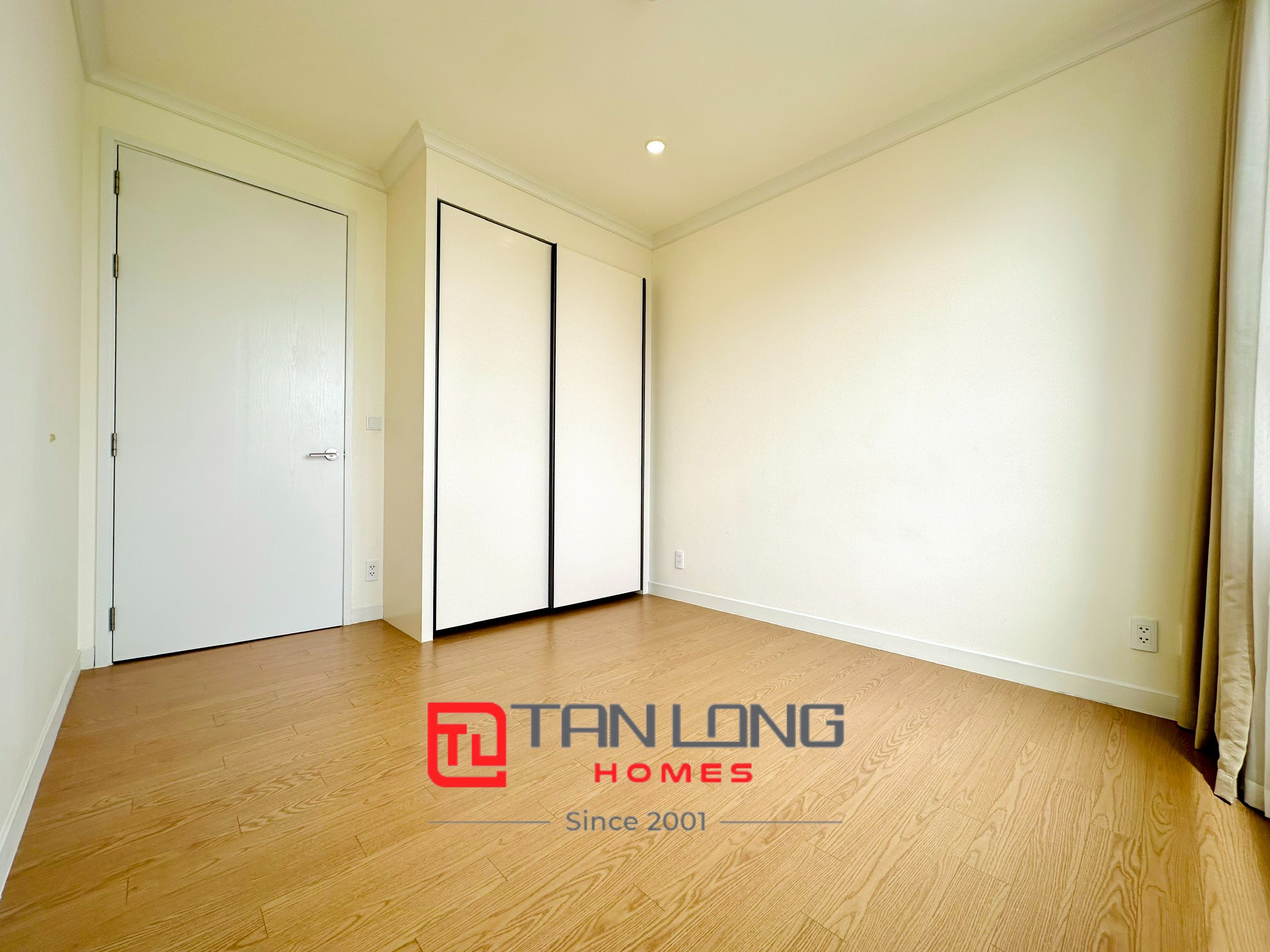 Cho thuê căn H-125m2 view hồ, nội thất nguyên bản tại 903 Starlake 7