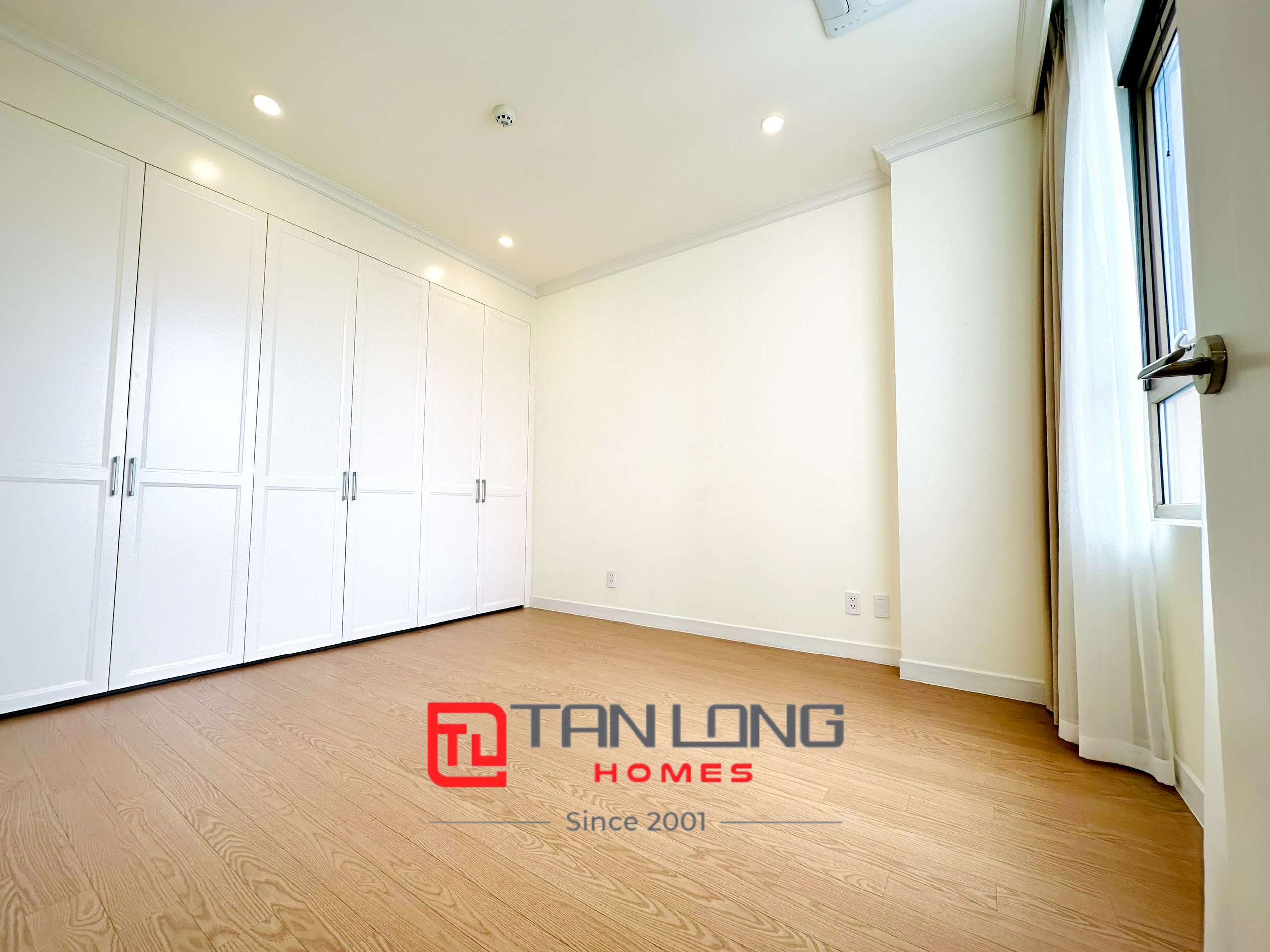 Cho thuê căn H-125m2 view hồ, nội thất nguyên bản tại 903 Starlake 9