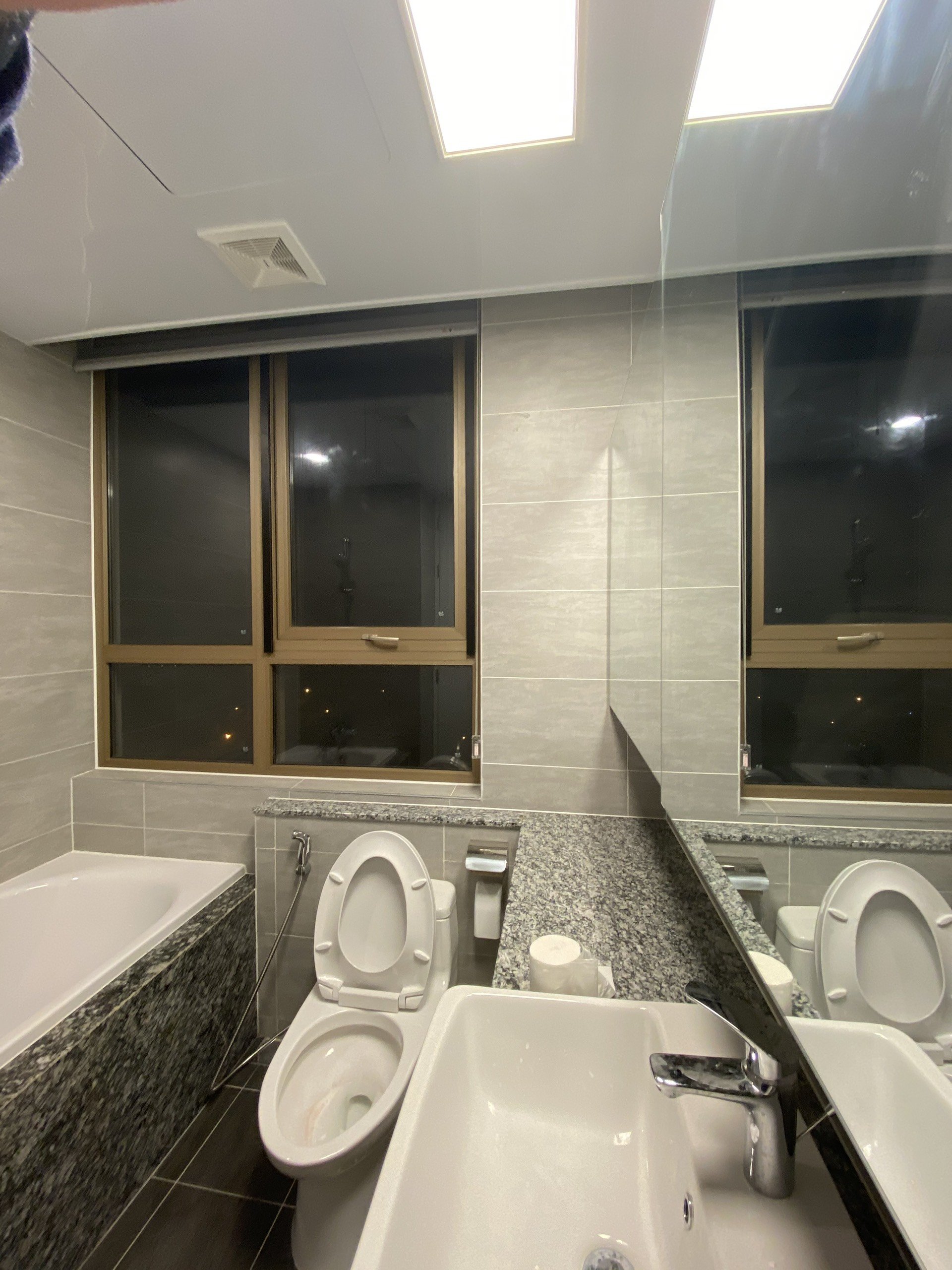 cho thuê căn hộ 03 phòng ngủ siêu đẹp tầng trung gấp 5