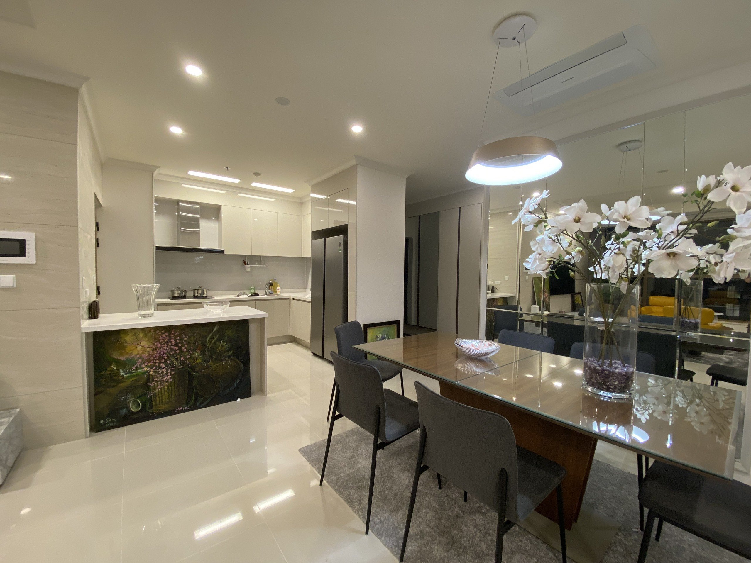 cho thuê căn hộ 03 phòng ngủ siêu đẹp tầng trung gấp 8