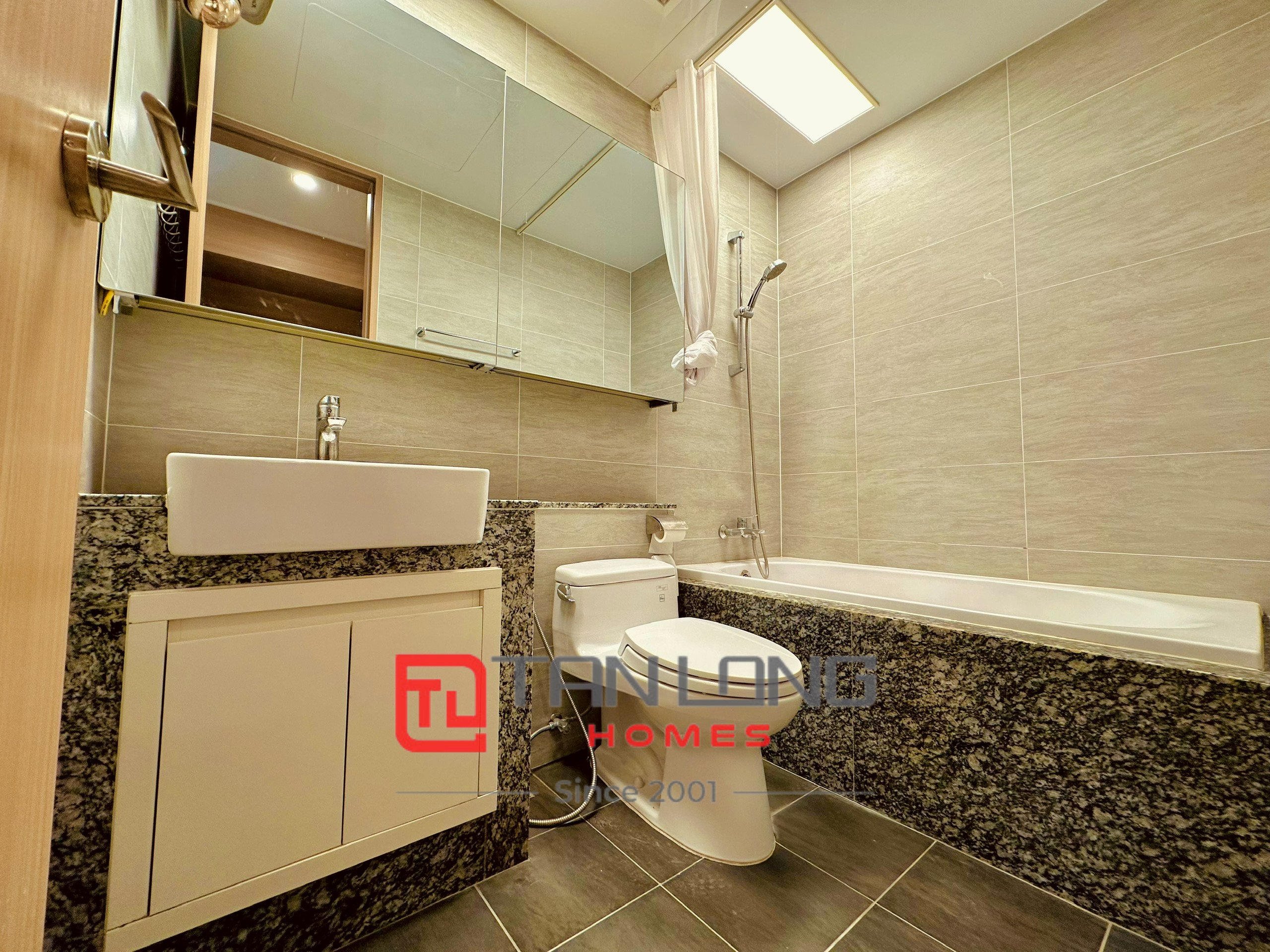 Cho thuê căn hộ 2 ngủ 101m2 full đồ mới nguyên tòa 901 Starlake 10