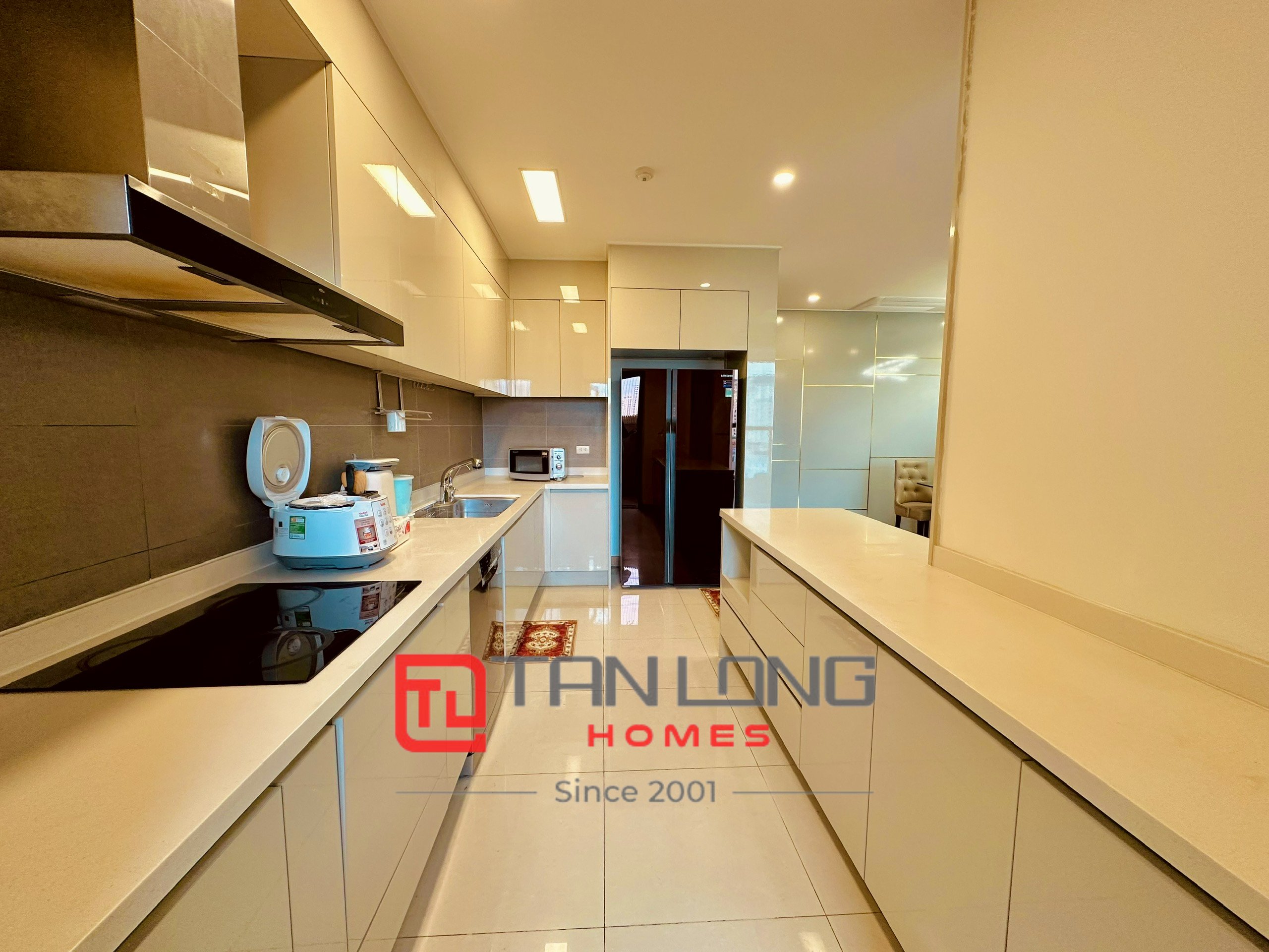 Cho thuê căn hộ 2 ngủ 101m2 full đồ mới nguyên tòa 901 Starlake 5
