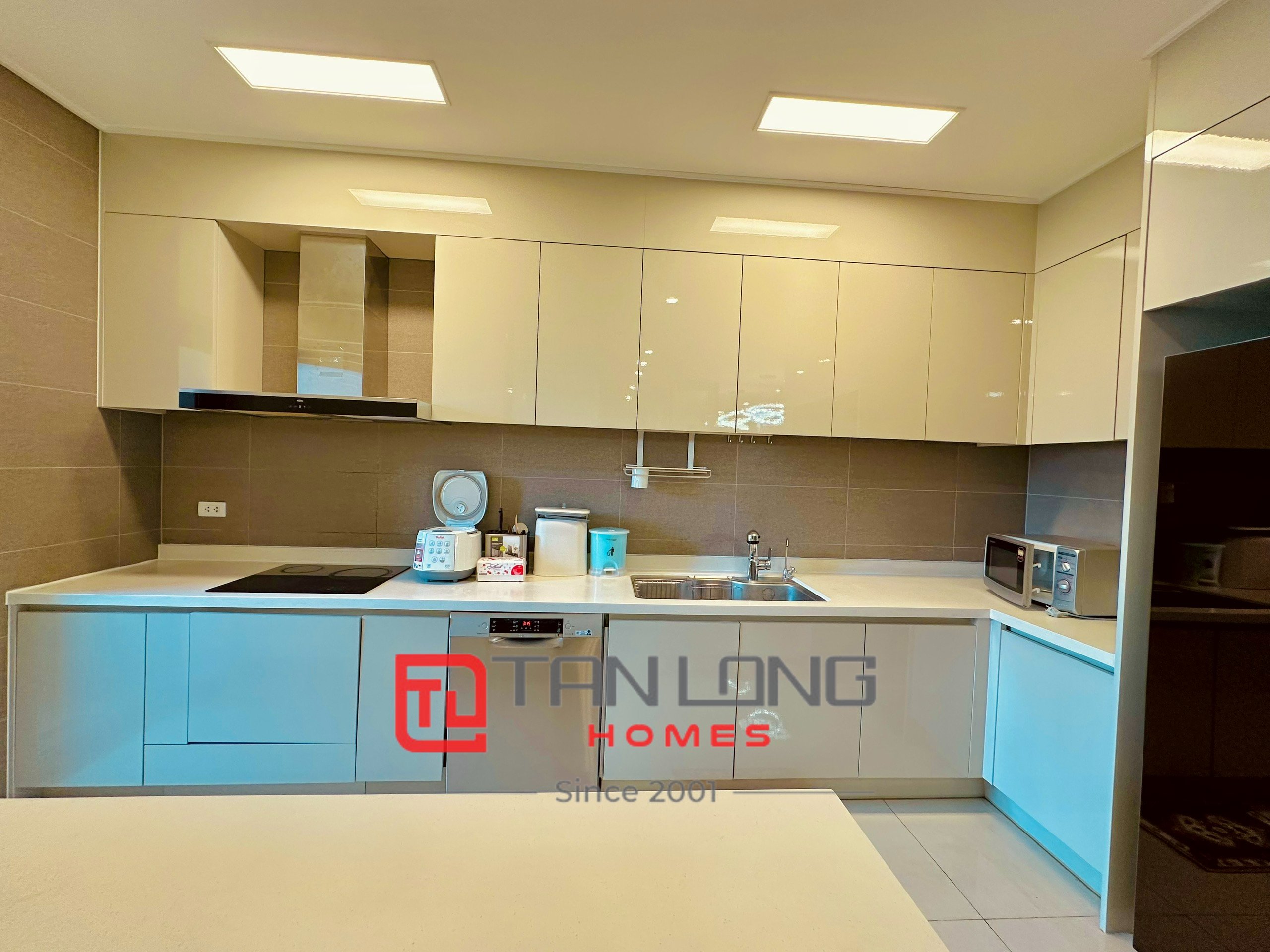 Cho thuê căn hộ 2 ngủ 101m2 full đồ mới nguyên tòa 901 Starlake 6