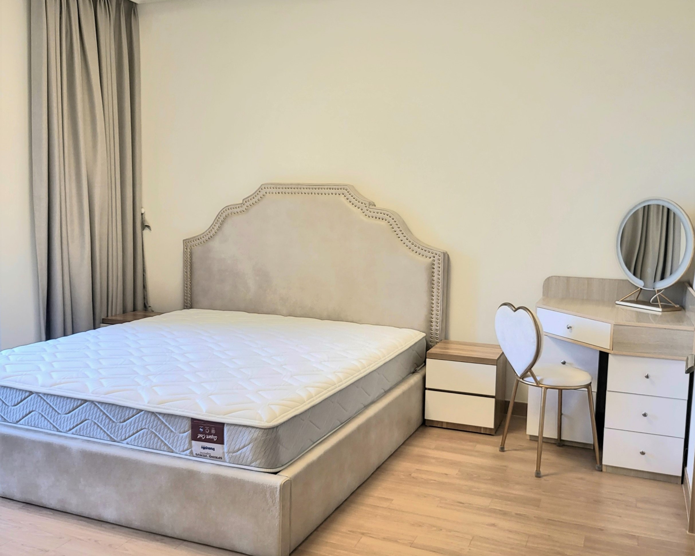 Cho thuê căn hộ 2 ngủ 101m2 full đồ mới view biệt thự tại 903 Starlake 4