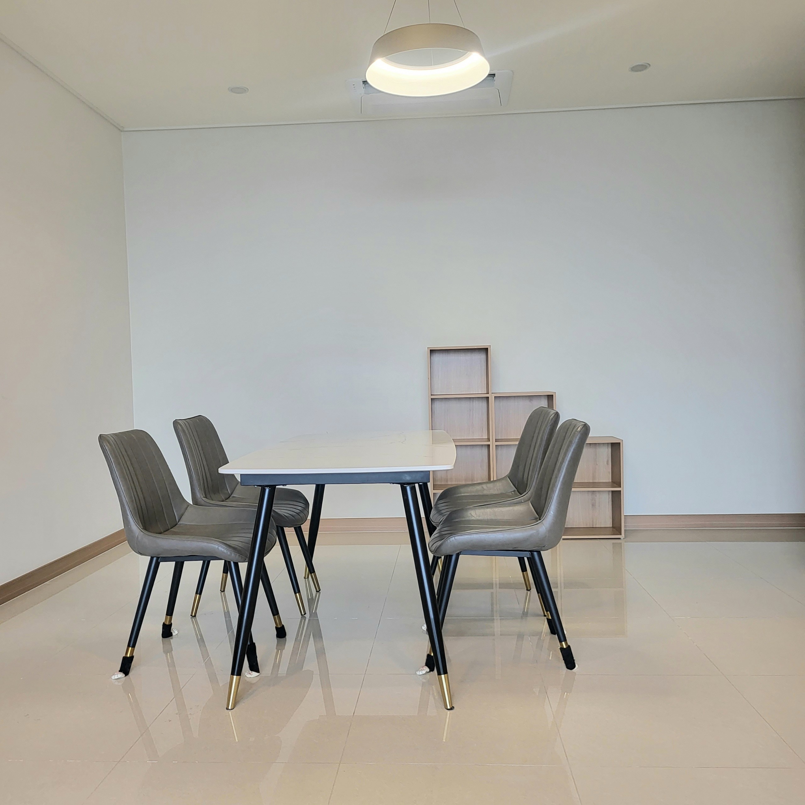 Cho thuê căn hộ 2 ngủ 101m2 full đồ mới view biệt thự tại 903 Starlake 5