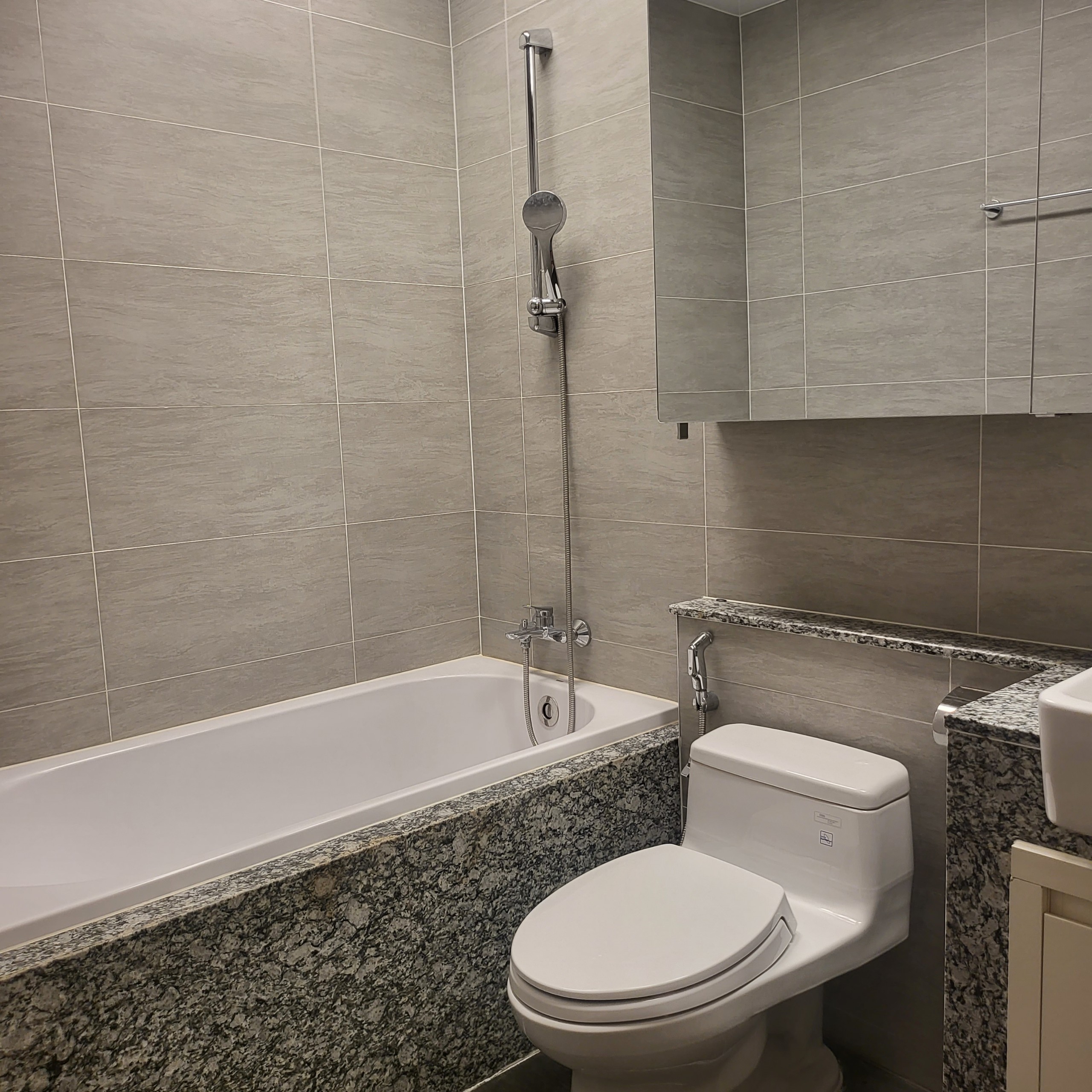 Cho thuê căn hộ 2 ngủ 101m2 full đồ mới view biệt thự tại 903 Starlake 7