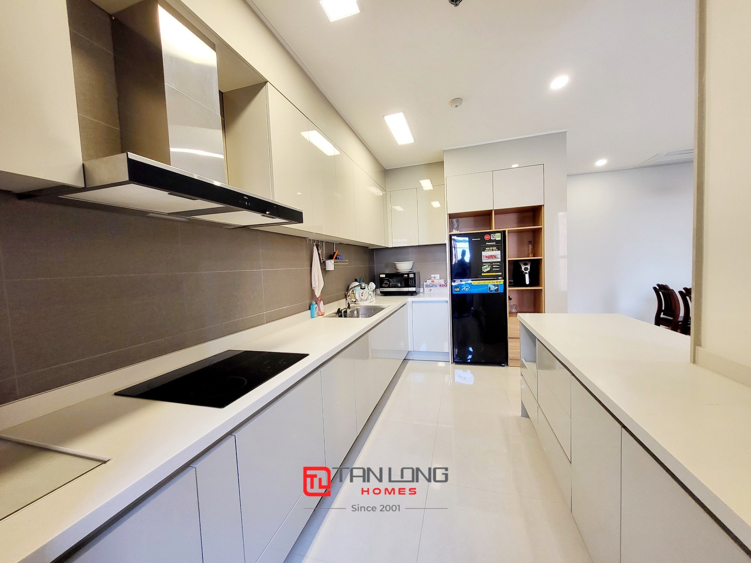 Cho thuê căn hộ 2 ngủ 101m2 full đồ mới, view đẹp, giá rẻ tại Starlake 5