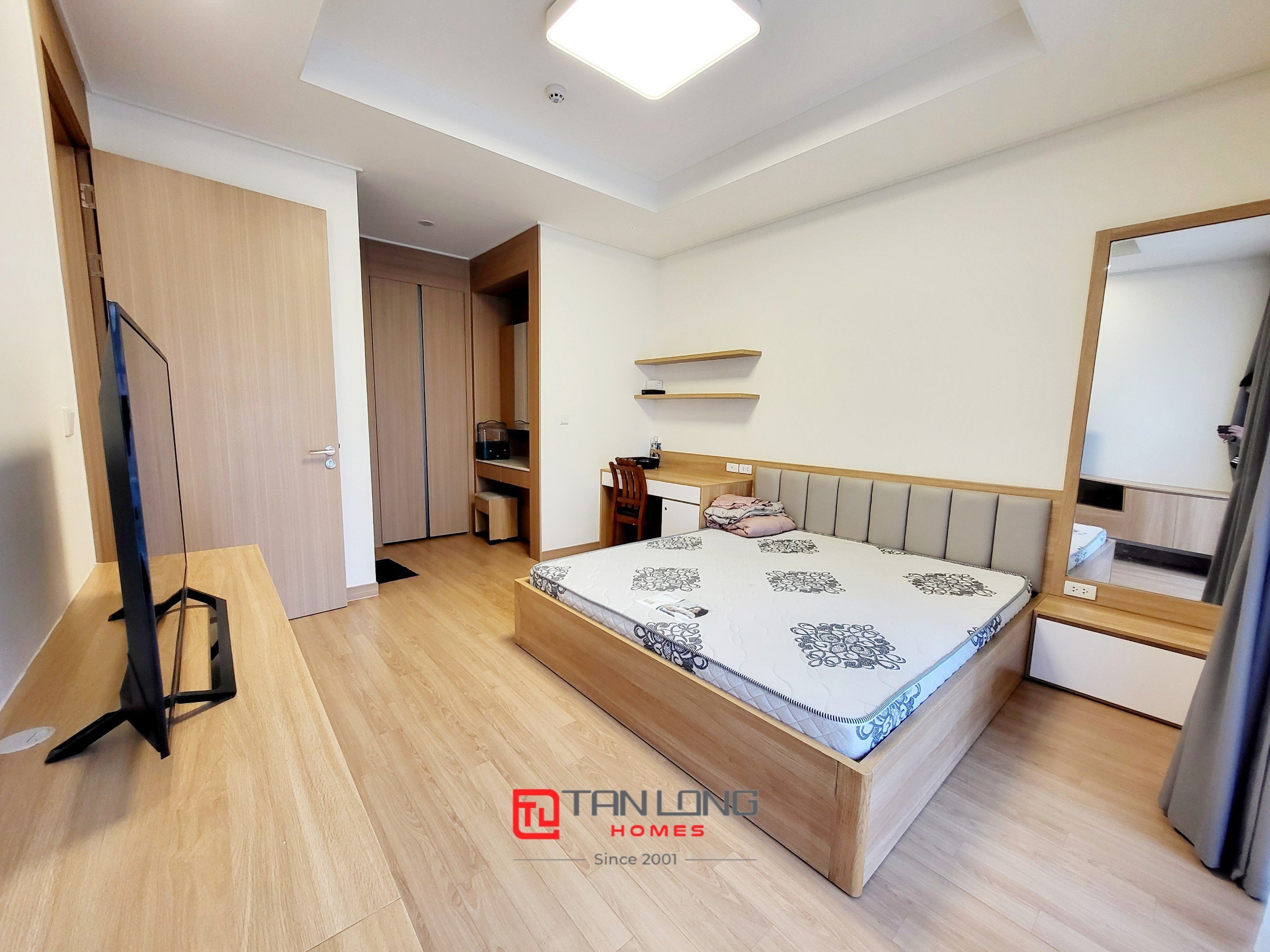 Cho thuê căn hộ 2 ngủ 101m2 full đồ mới, view đẹp, giá rẻ tại Starlake 8