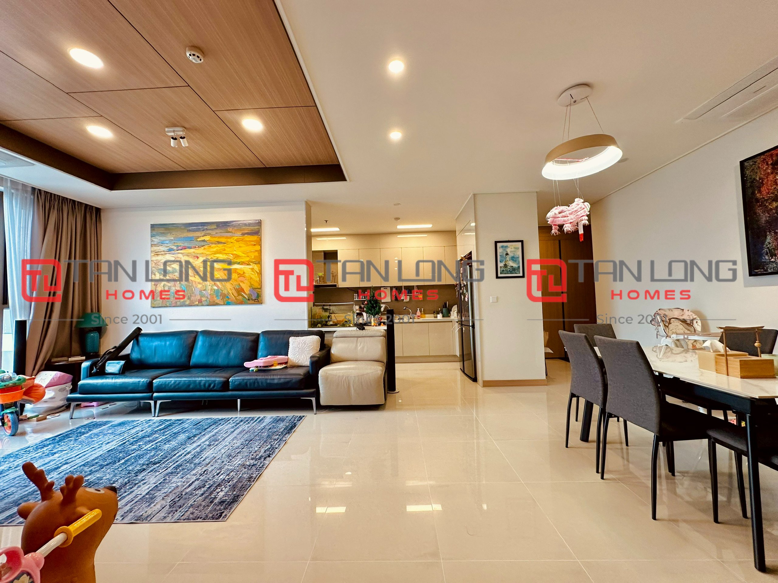 Cho thuê căn hộ 2 ngủ 101m2 full đồ nhập khẩu view cực đẹp tòa 901 Starlake 1