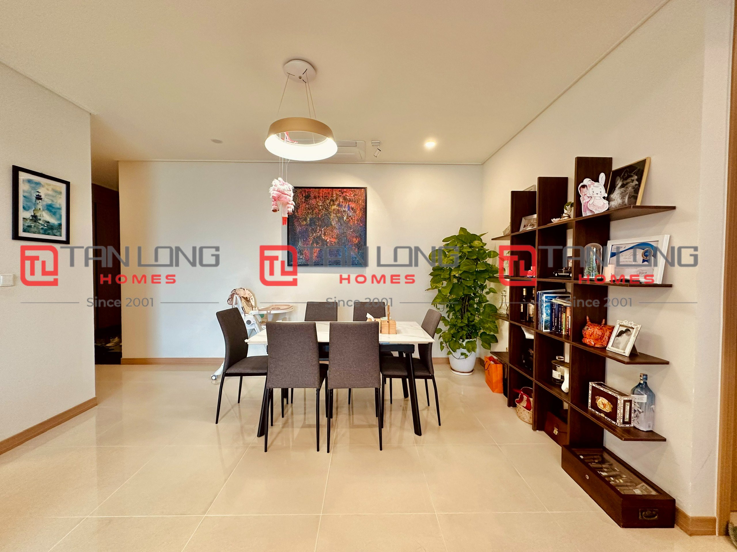 Cho thuê căn hộ 2 ngủ 101m2 full đồ nhập khẩu view cực đẹp tòa 901 Starlake 3