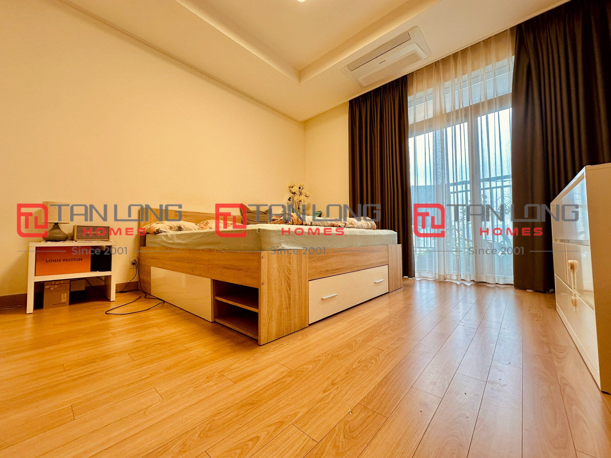 Cho thuê căn hộ 2 ngủ 101m2 full đồ nhập khẩu view cực đẹp tòa 901 Starlake 6