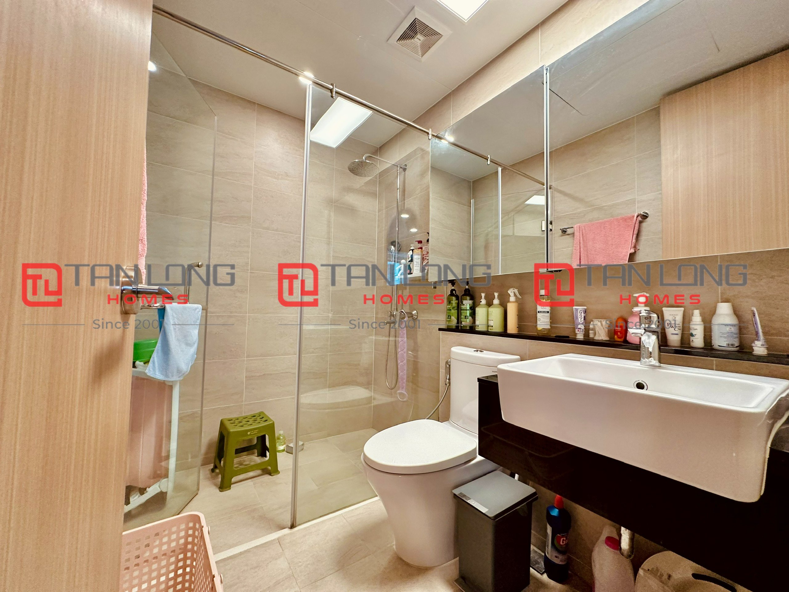 Cho thuê căn hộ 2 ngủ 101m2 full đồ nhập khẩu view cực đẹp tòa 901 Starlake 7