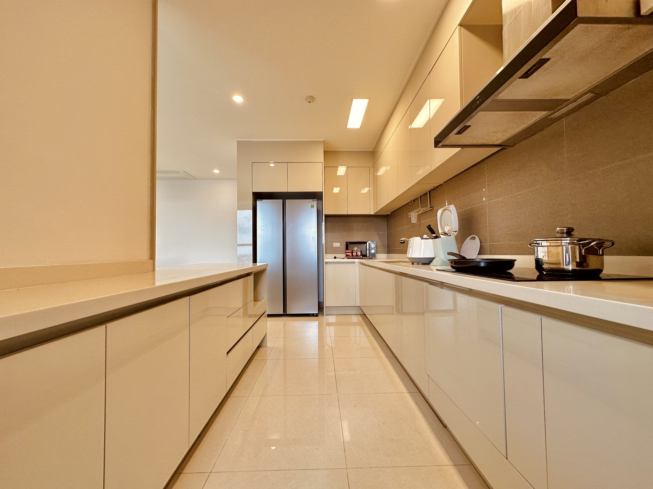 Cho thuê căn hộ 2 ngủ 101m2 full đồ view hồ ban công Đông tòa 903A Starlake 4
