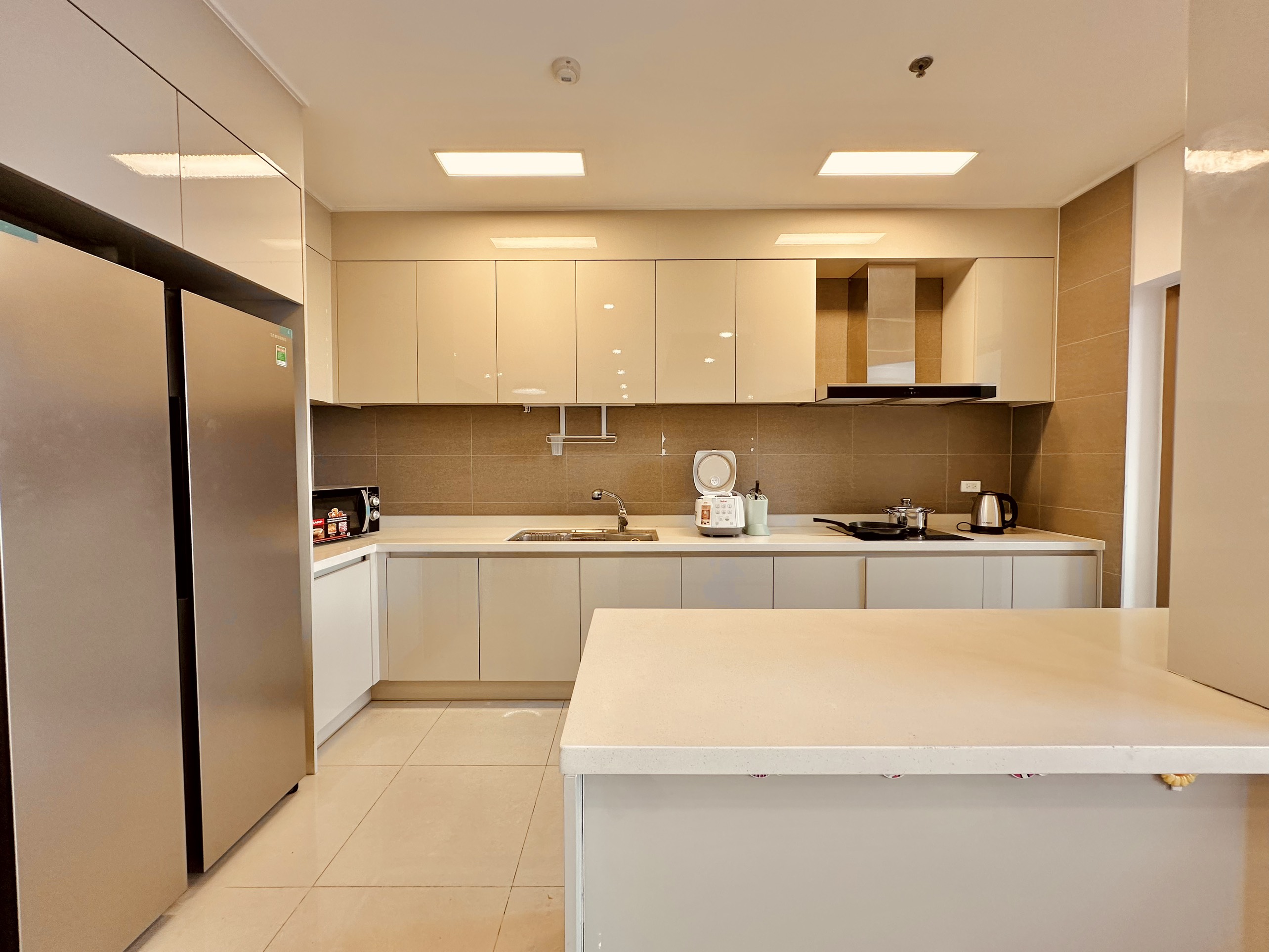 Cho thuê căn hộ 2 ngủ 101m2 full đồ view hồ ban công Đông tòa 903A Starlake 5