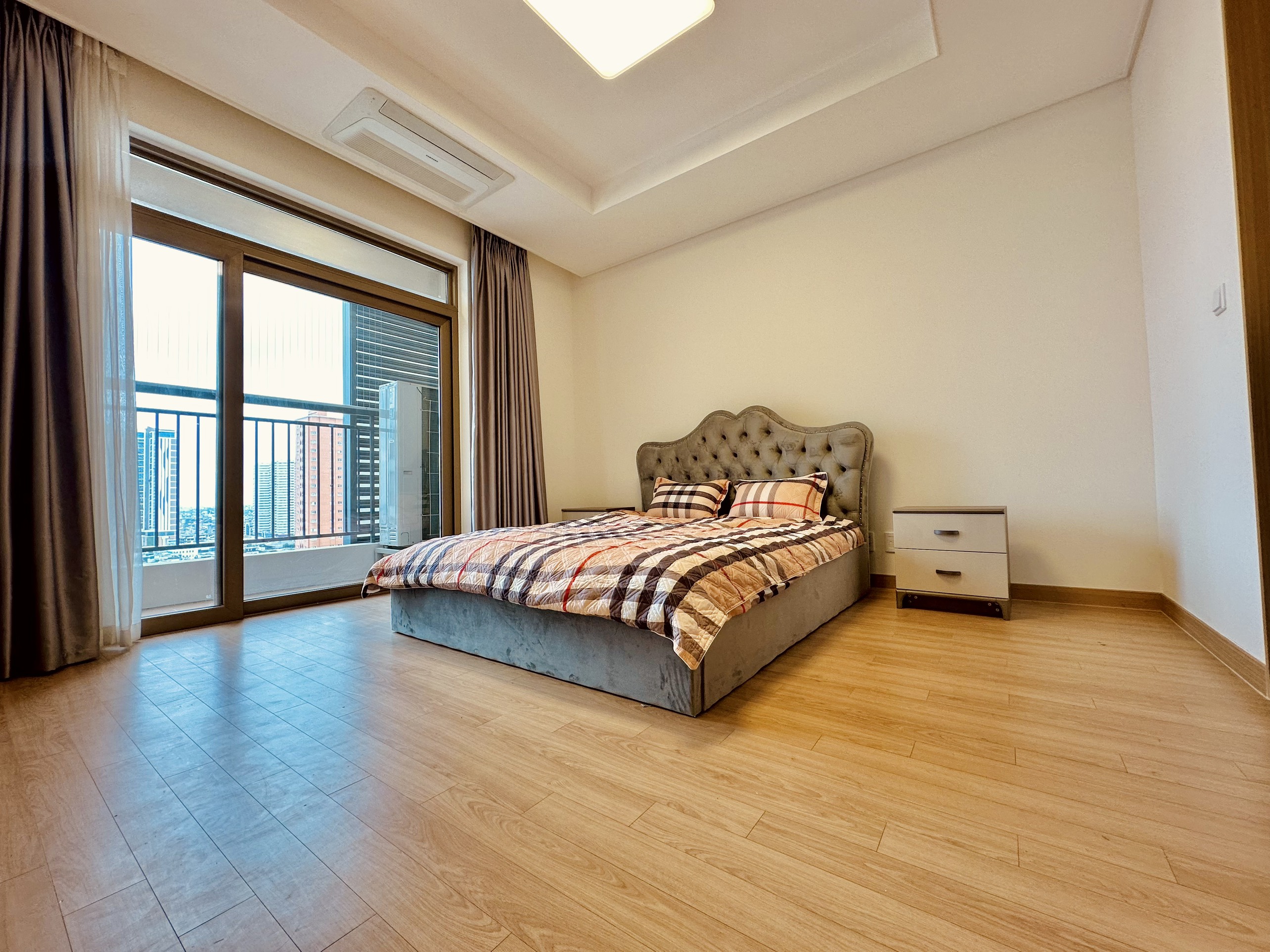 Cho thuê căn hộ 2 ngủ 101m2 full đồ view hồ ban công Đông tòa 903A Starlake 6