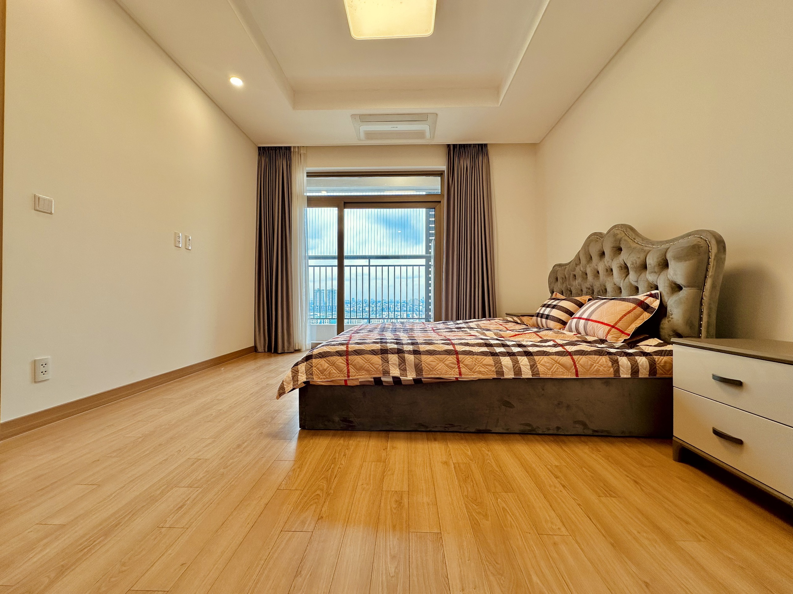 Cho thuê căn hộ 2 ngủ 101m2 full đồ view hồ ban công Đông tòa 903A Starlake 8