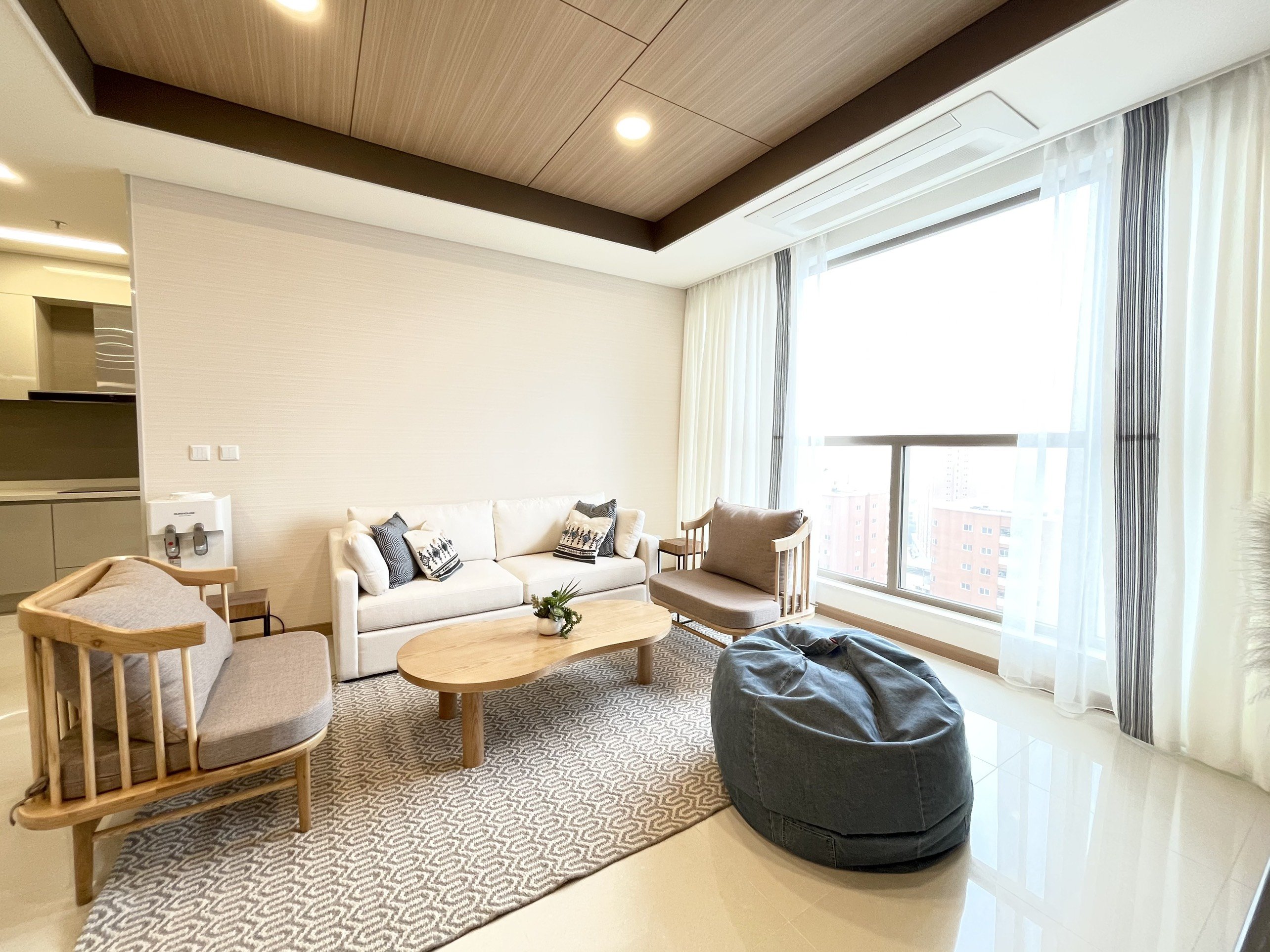 Cho thuê căn hộ 2 ngủ 96m2 mới sửa đẹp, full đồ tầng cao tòa 902 Starlake 2