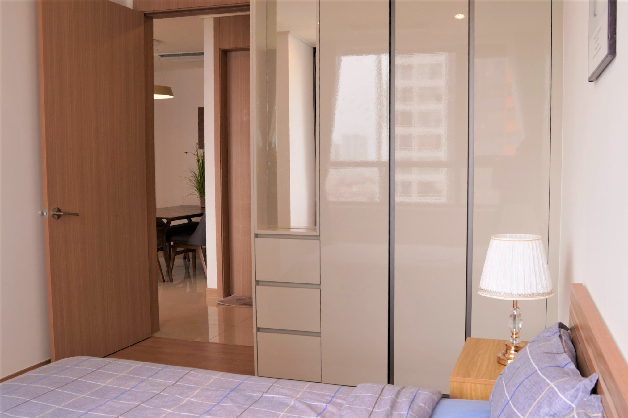 Cho thuê căn hộ 2 ngủ 98m2 full đồ view nội khu tòa 902 Starlake 10