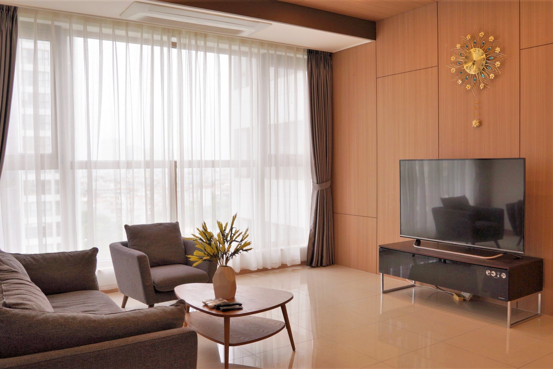Cho thuê căn hộ 2 ngủ 98m2 full đồ view nội khu tòa 902 Starlake 2