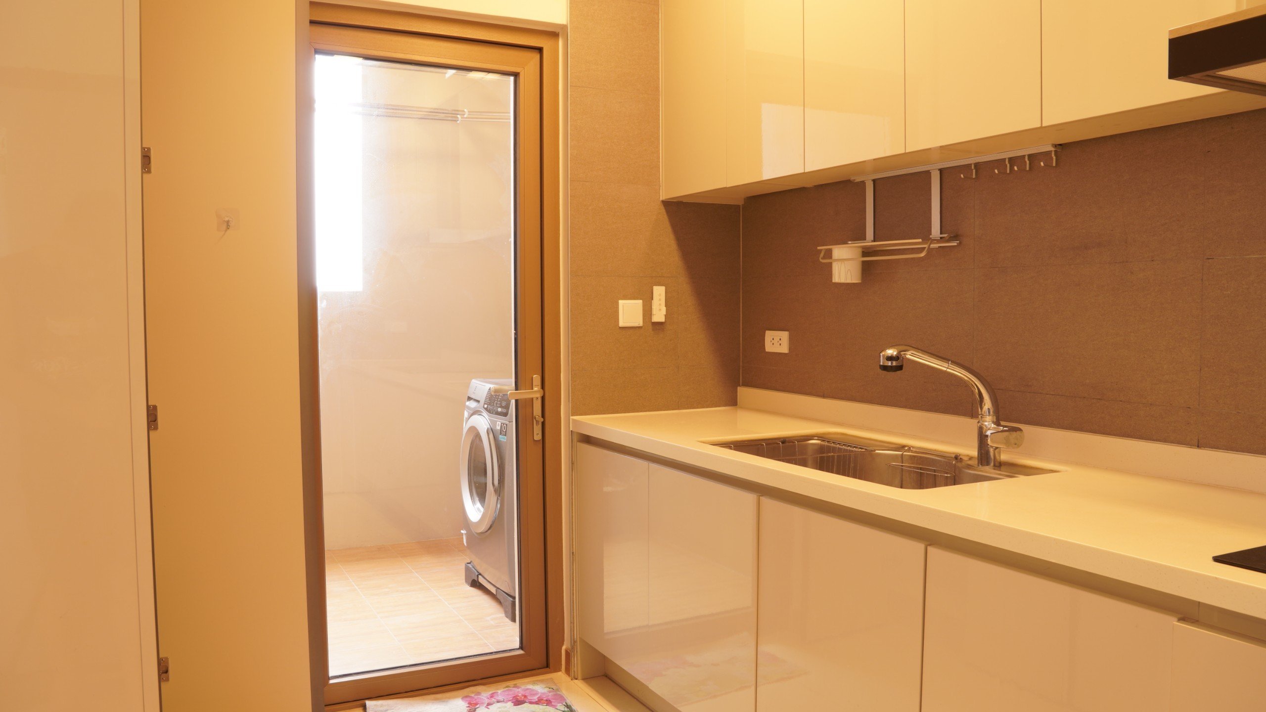 Cho thuê căn hộ 2 ngủ 98m2 full đồ view nội khu tòa 902 Starlake 6