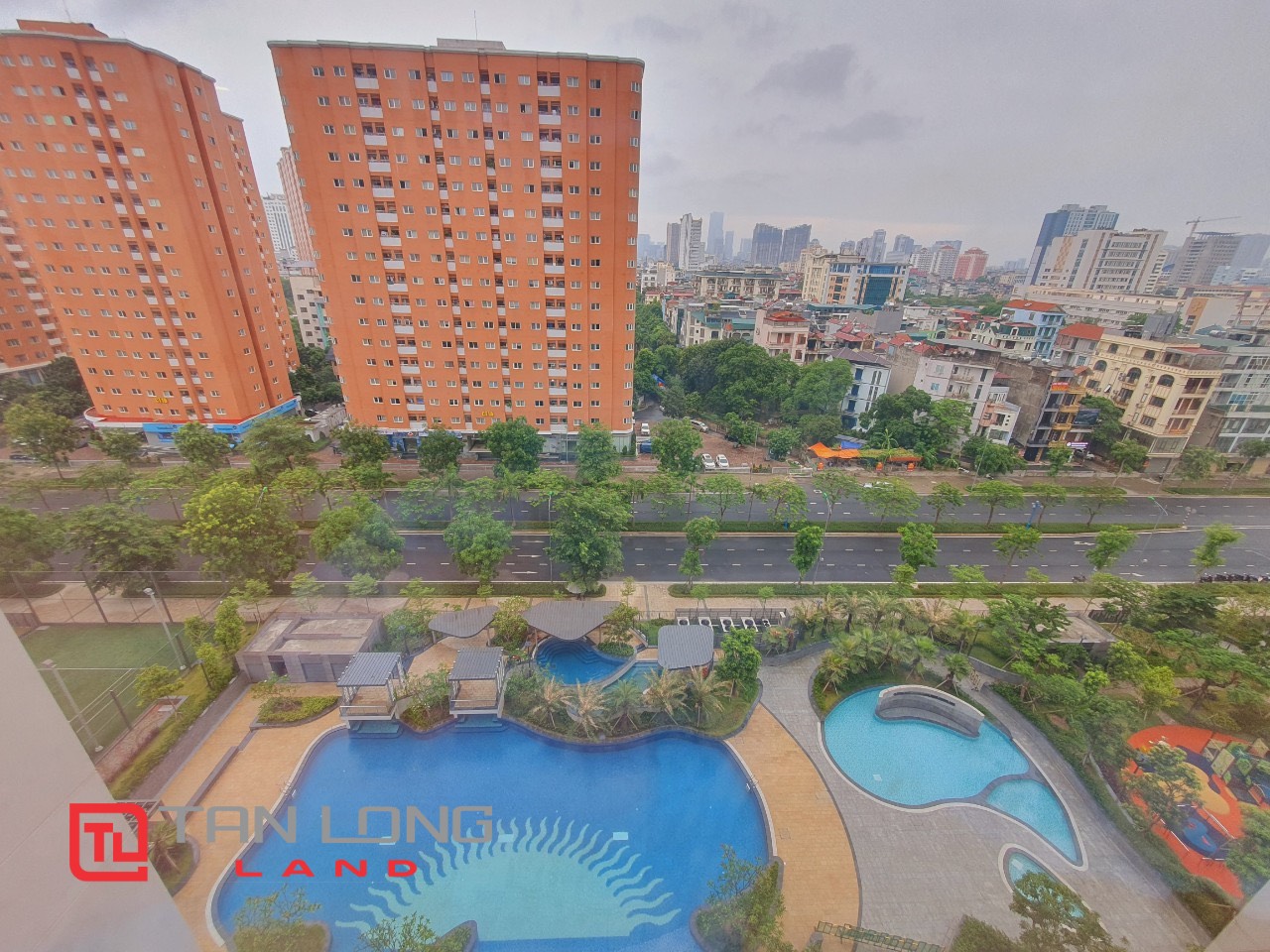 Cho thuê căn hộ 2 ngủ cơ bản view bể bơi tòa 902 Starlake 9