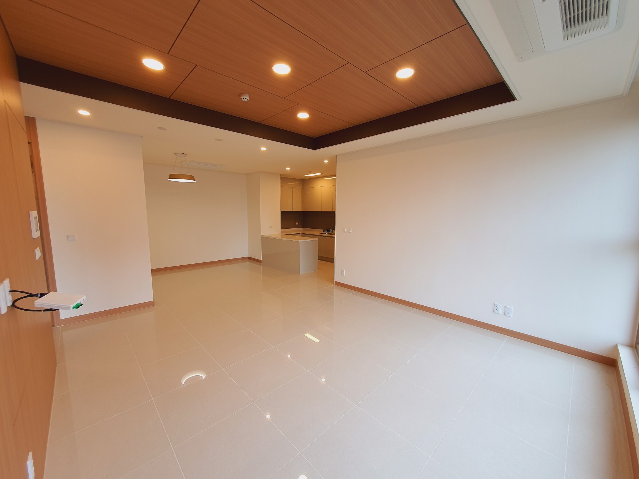 Cho thuê căn hộ 2 phòng ngủ hướng Nam cực thoáng mát chung cư Starlake 4