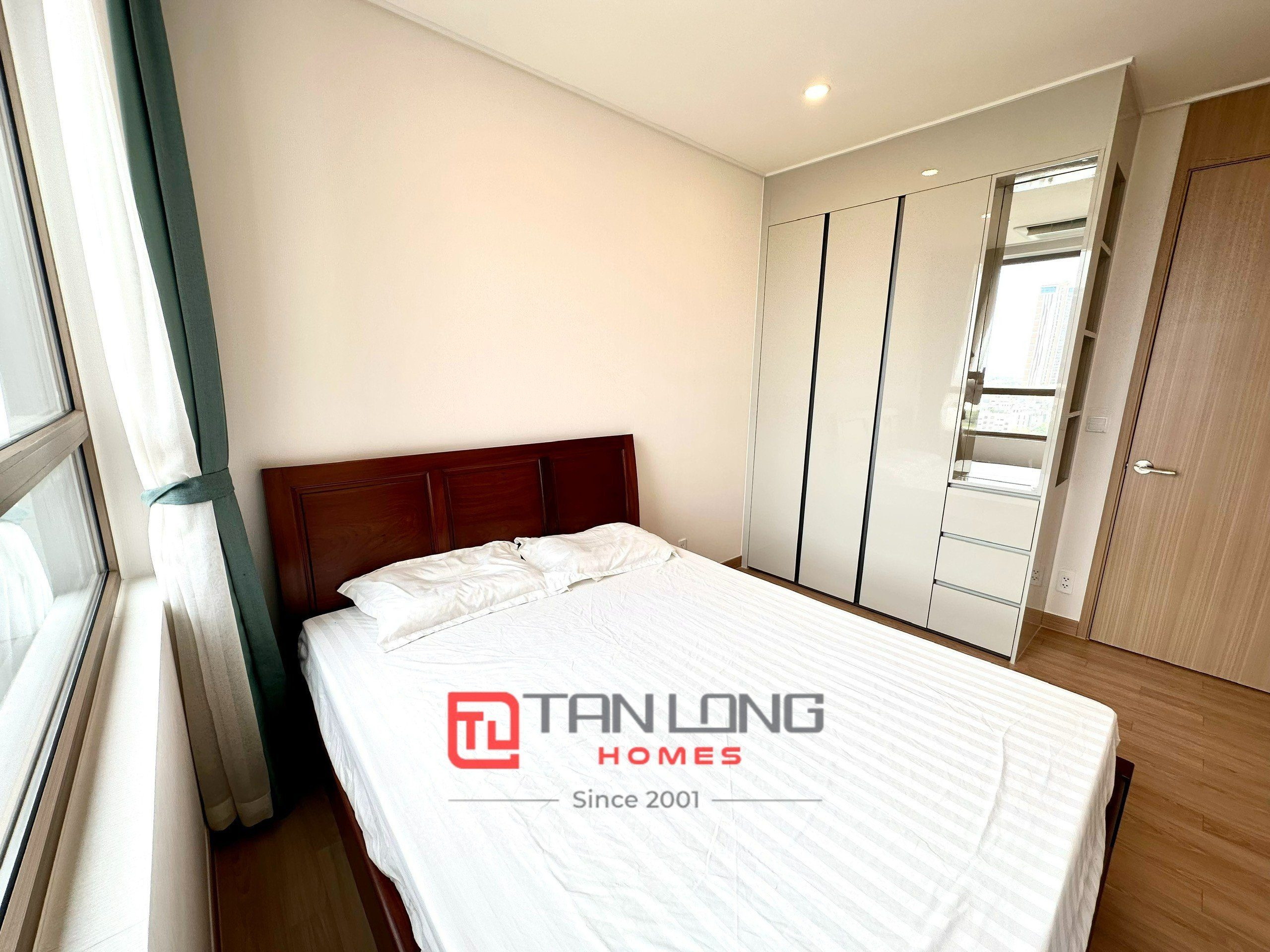 Cho thuê căn hộ 2PN/101m2 full đồ mới đẹp view hồ điều hòa tại 903 Starlake Tây Hồ 6