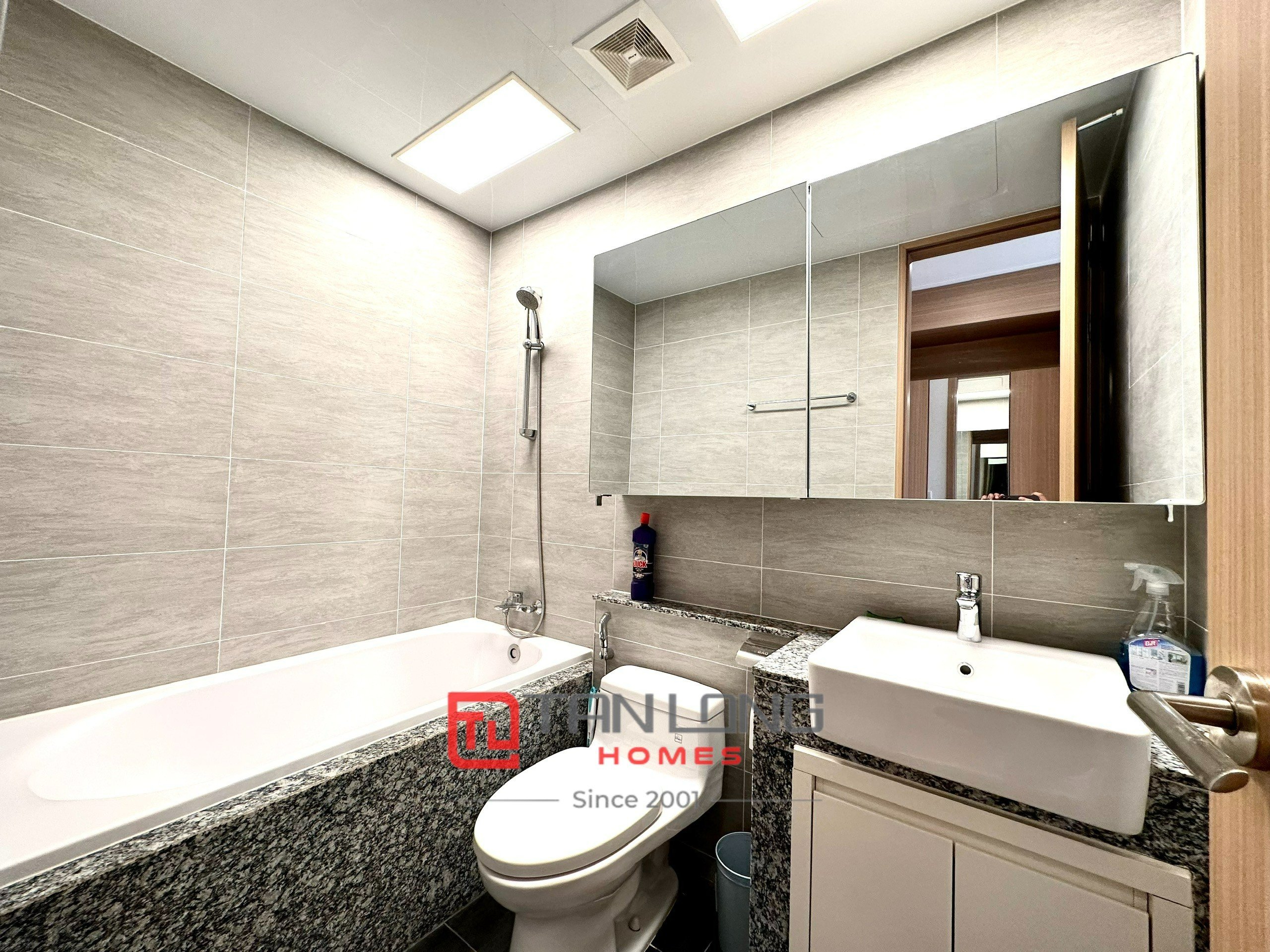 Cho thuê căn hộ 2PN/101m2 full đồ mới đẹp view hồ điều hòa tại 903 Starlake Tây Hồ 8