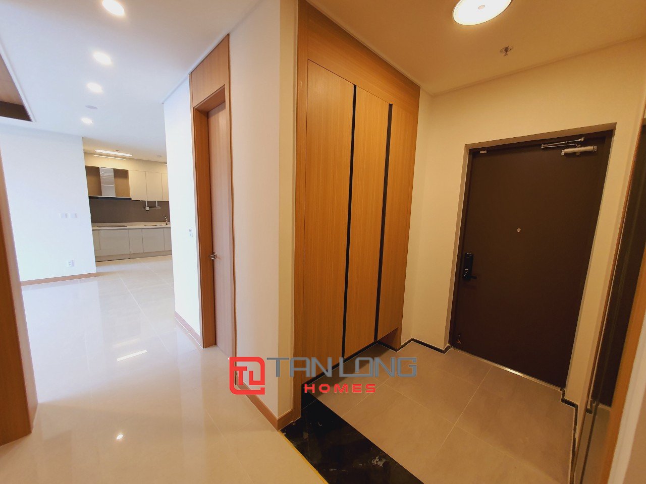 Cho thuê căn hộ 2PN/91m2 tầng thấp, đồ cơ bản 23 triệu/tháng tại 902 Starlake 10