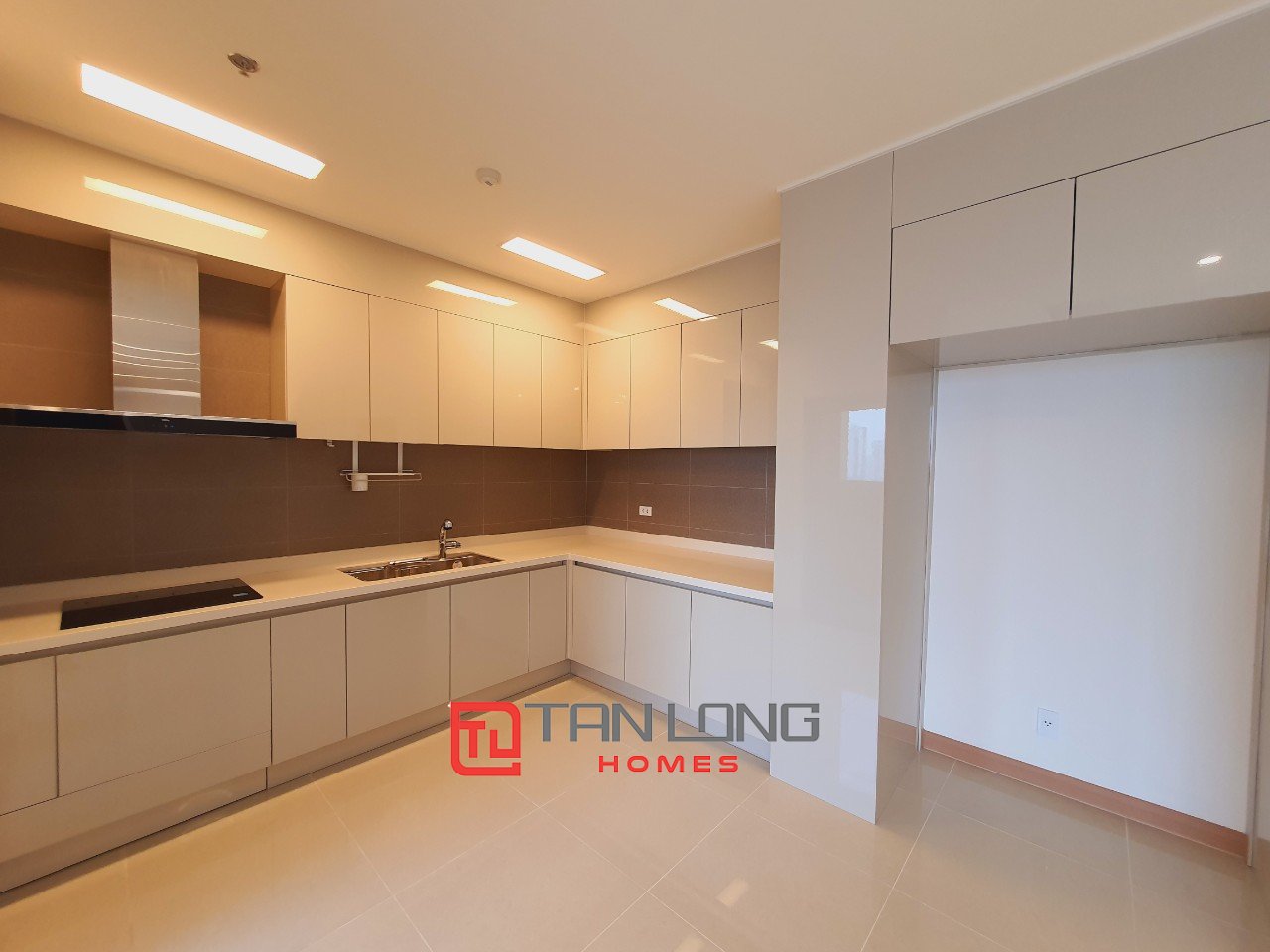 Cho thuê căn hộ 2PN/91m2 tầng thấp, đồ cơ bản 23 triệu/tháng tại 902 Starlake 3