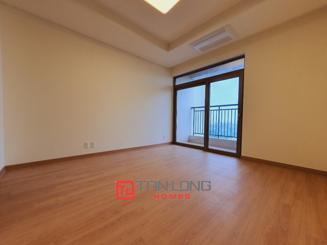 Cho thuê căn hộ 2PN/91m2 tầng thấp, đồ cơ bản 23 triệu/tháng tại 902 Starlake 8