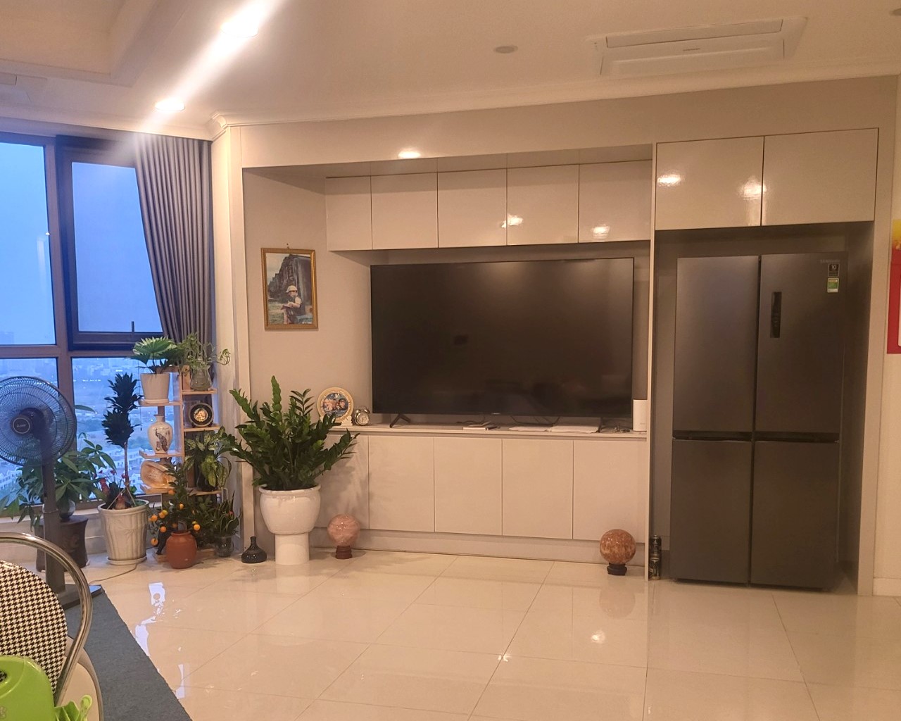 Cho thuê căn hộ 3 ngủ 109.8m2 tầng cao view biệt thự tòa 901 Starlake, giá tốt 1