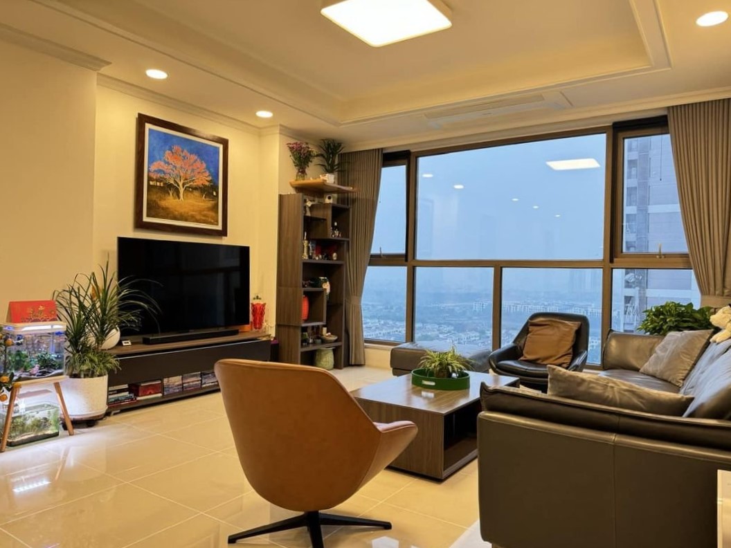 Cho thuê căn hộ 3 ngủ 113m2 full đồ view hồ hướng mát tòa 901 Starlake 1