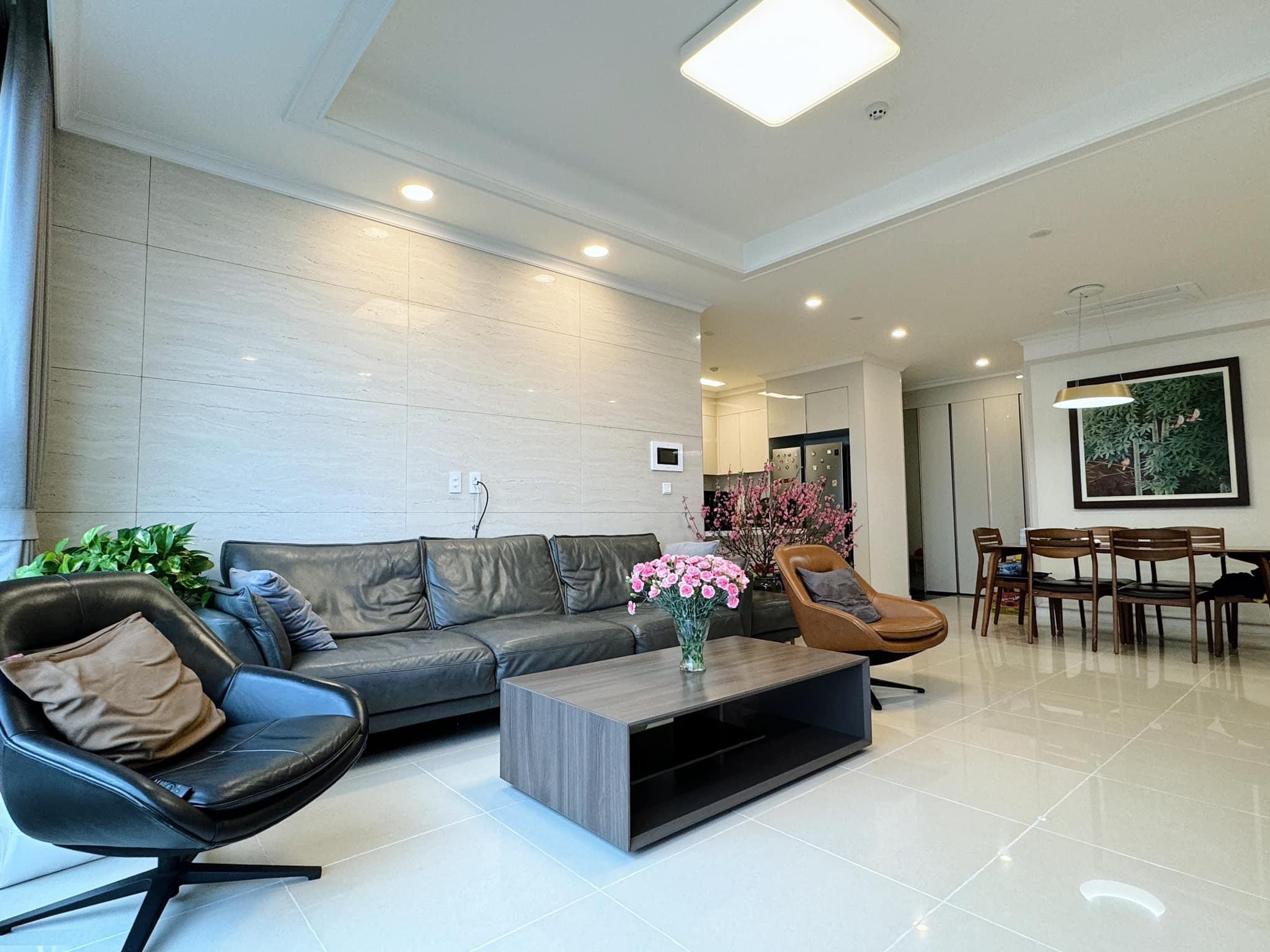 Cho thuê căn hộ 3 ngủ 113m2 full đồ view hồ hướng mát tòa 901 Starlake 2