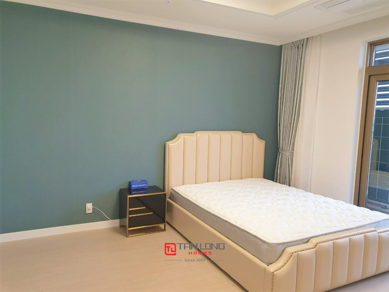 Cho thuê căn hộ 3 ngủ 113m2 full đồ view thoáng tại Starlake 8