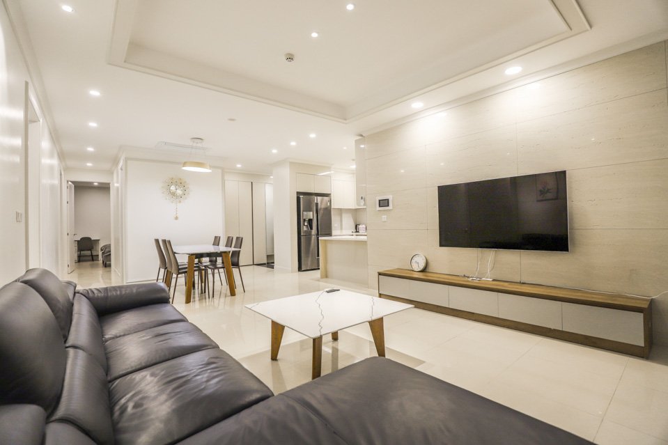 Cho thuê căn hộ 3 ngủ 113m2 tầng cao full đồ view thành phố tòa 901 Starlake 1