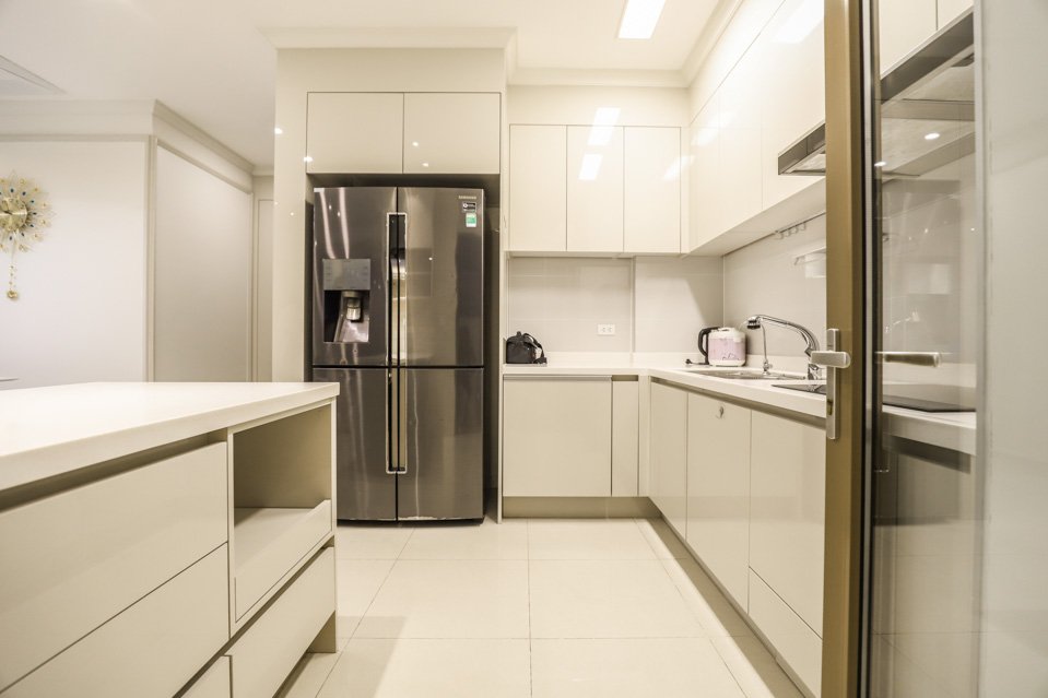 Cho thuê căn hộ 3 ngủ 113m2 tầng cao full đồ view thành phố tòa 901 Starlake 10