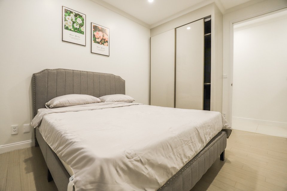 Cho thuê căn hộ 3 ngủ 113m2 tầng cao full đồ view thành phố tòa 901 Starlake 14