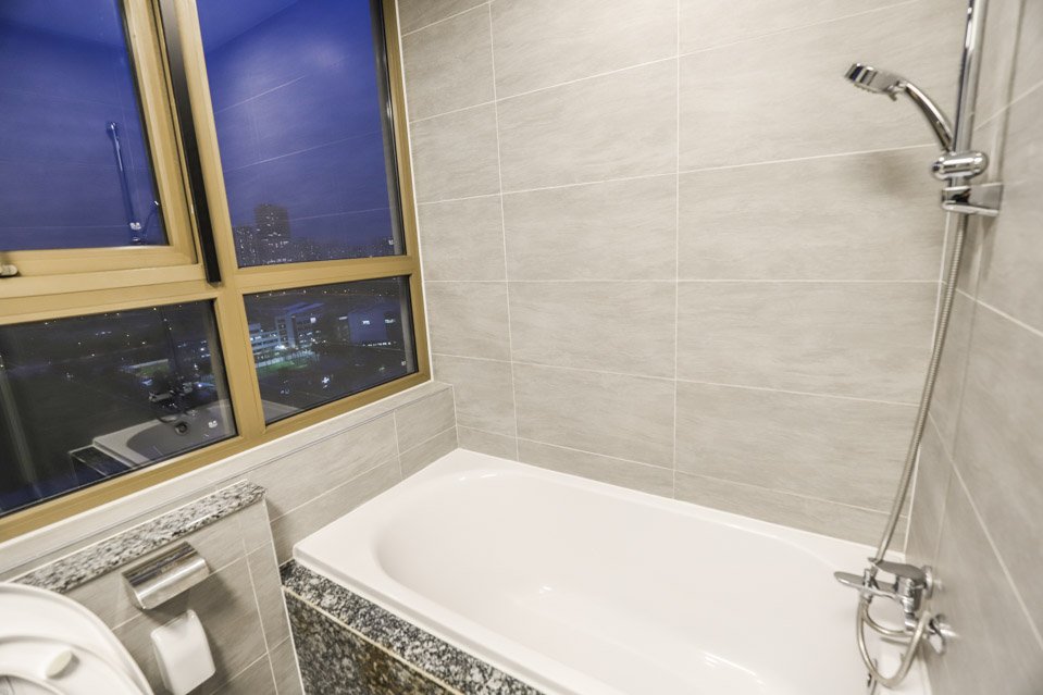 Cho thuê căn hộ 3 ngủ 113m2 tầng cao full đồ view thành phố tòa 901 Starlake 16