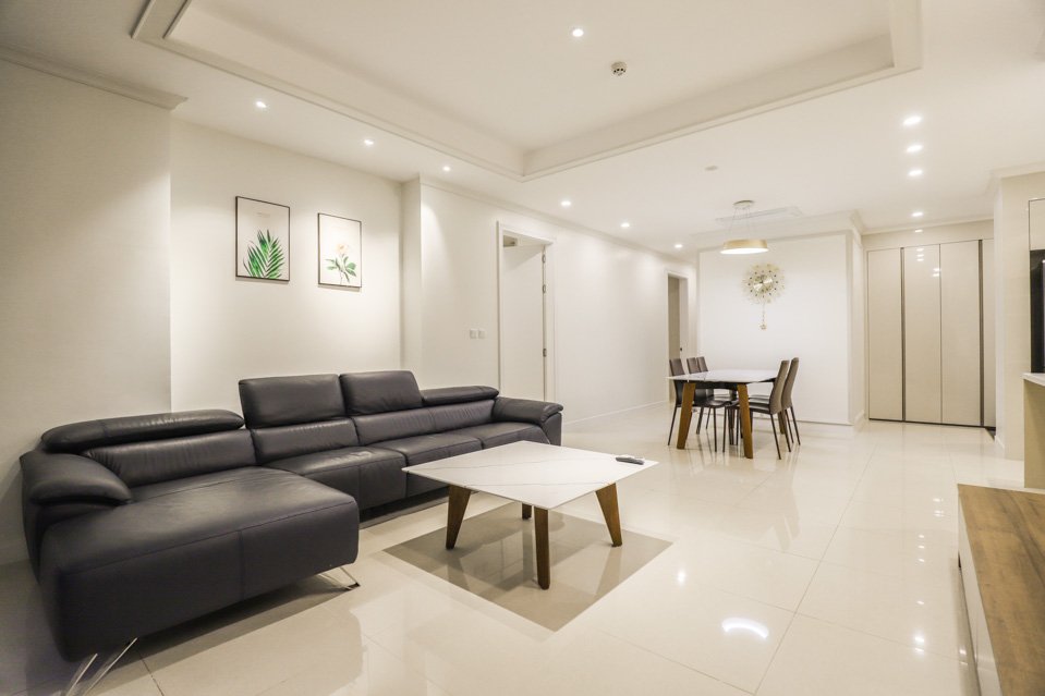 Cho thuê căn hộ 3 ngủ 113m2 tầng cao full đồ view thành phố tòa 901 Starlake 2