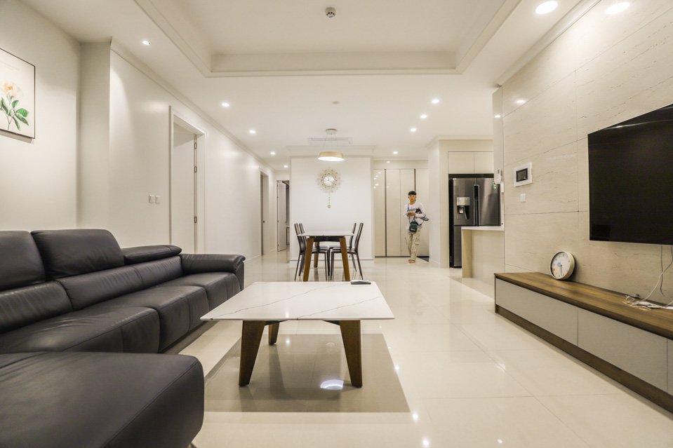 Cho thuê căn hộ 3 ngủ 113m2 tầng cao full đồ view thành phố tòa 901 Starlake 4